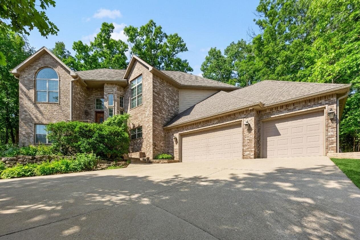 Residential for sale – 807 Silvercliff Way Branson West, MO
