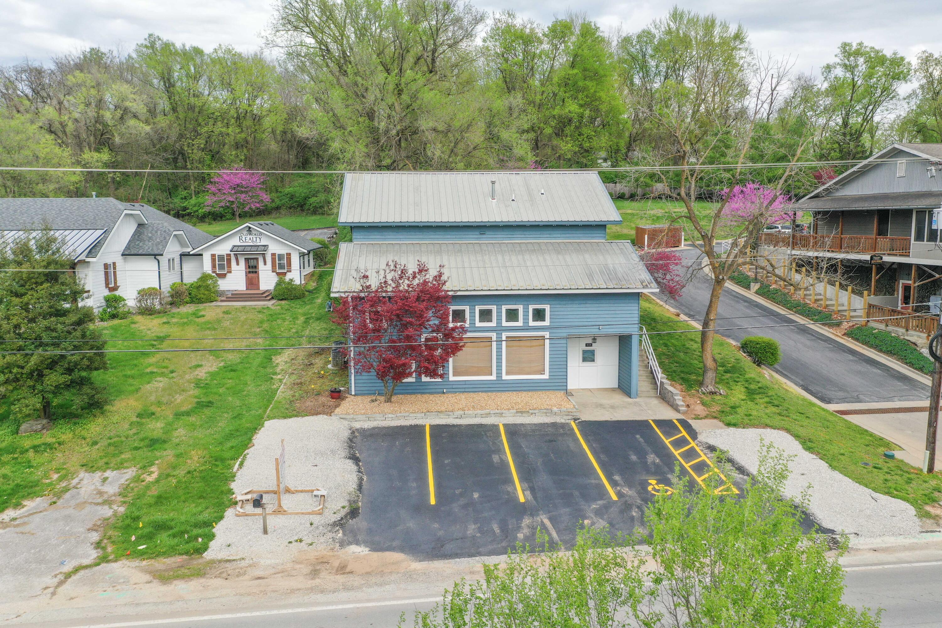 Photo 3 - Commercial Sale for sale – 4114 S Lone Pine Avenue  Springfield, MO