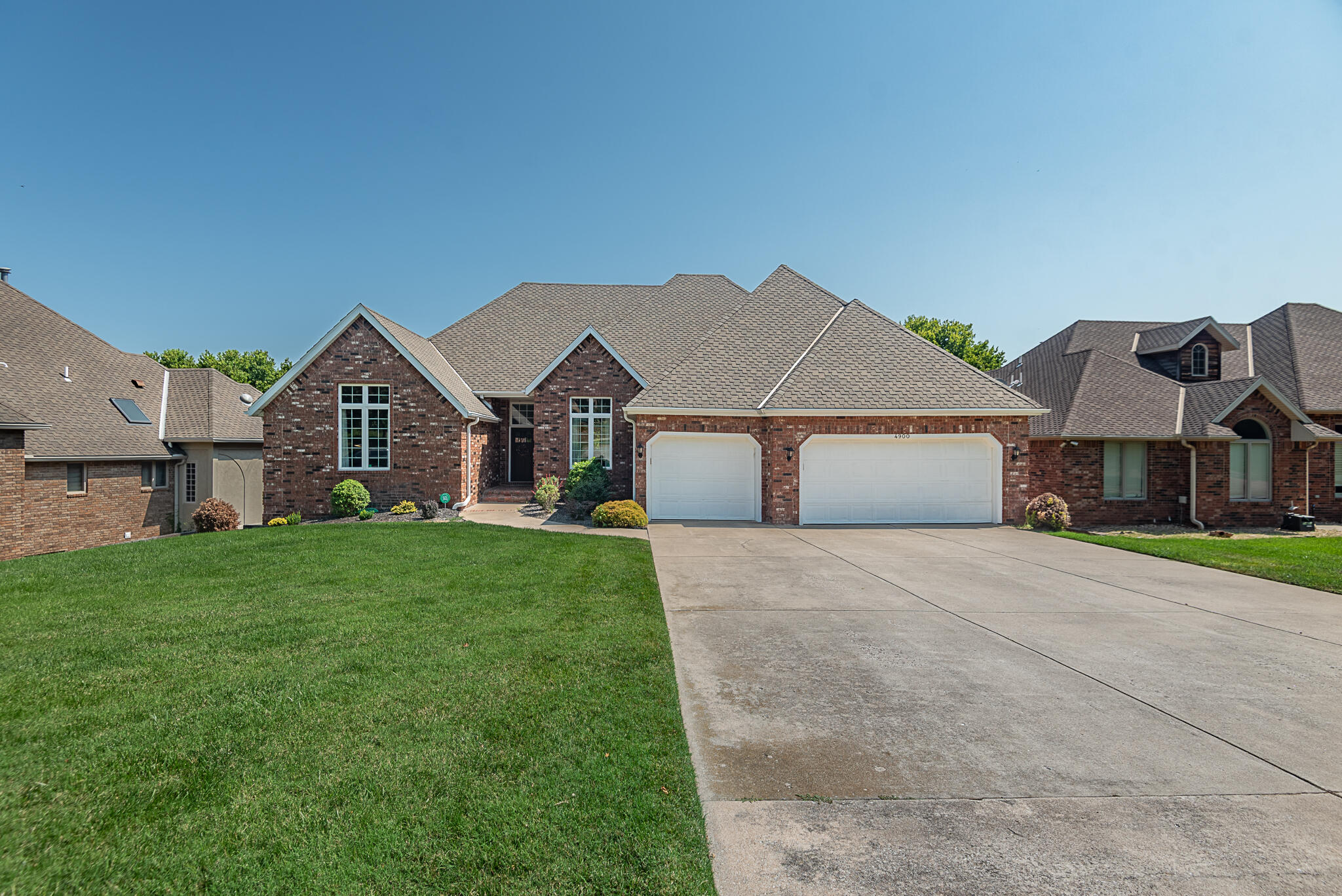Photo 2 - Residential for sale – 4900 S Bellhurst Avenue  Springfield, MO
