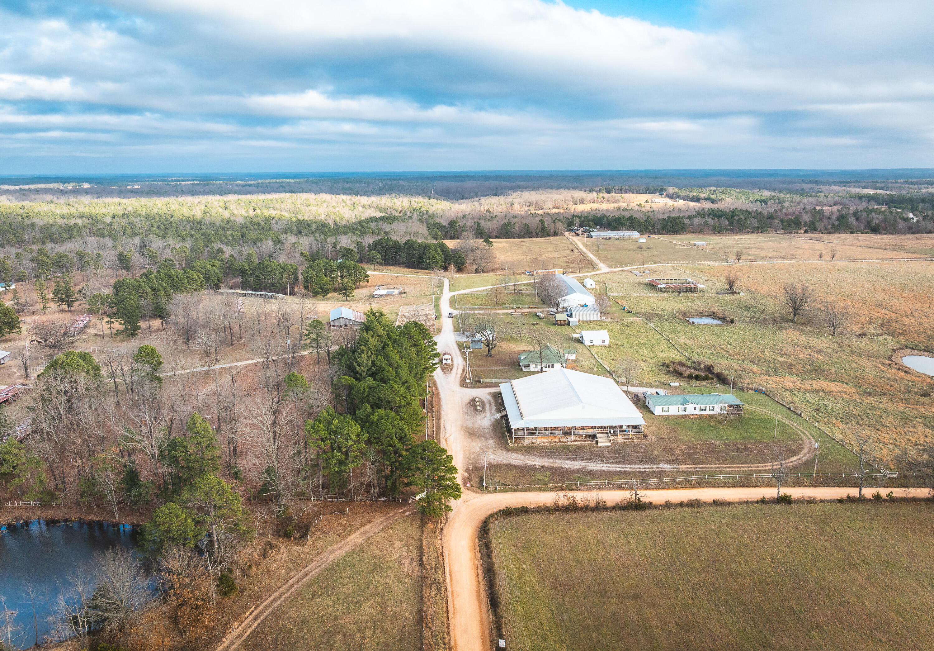 Farm for sale – 19546 Golden Drive Raymondville, MO