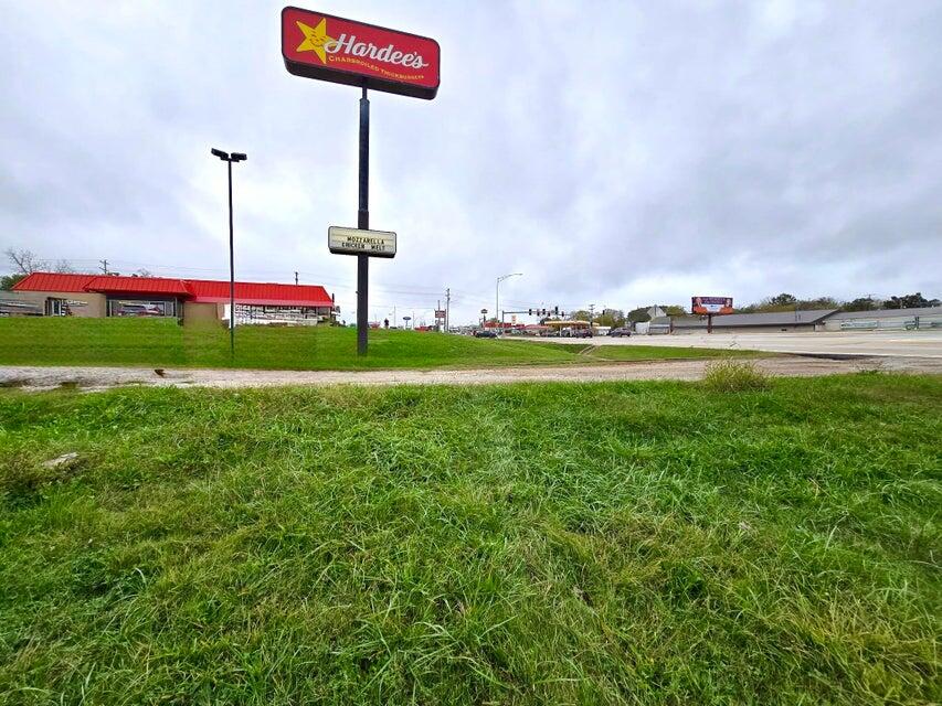 Photo 3 - Commercial Sale for sale – 820 S Sam Houston Boulevard  Houston, MO