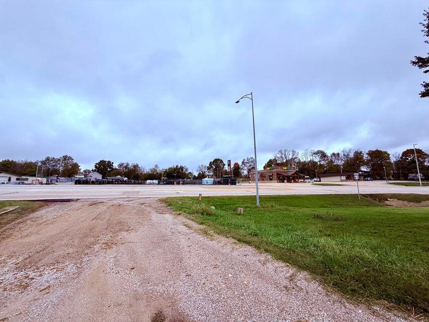 Photo 5 - Commercial Sale for sale – 820 S Sam Houston Boulevard  Houston, MO