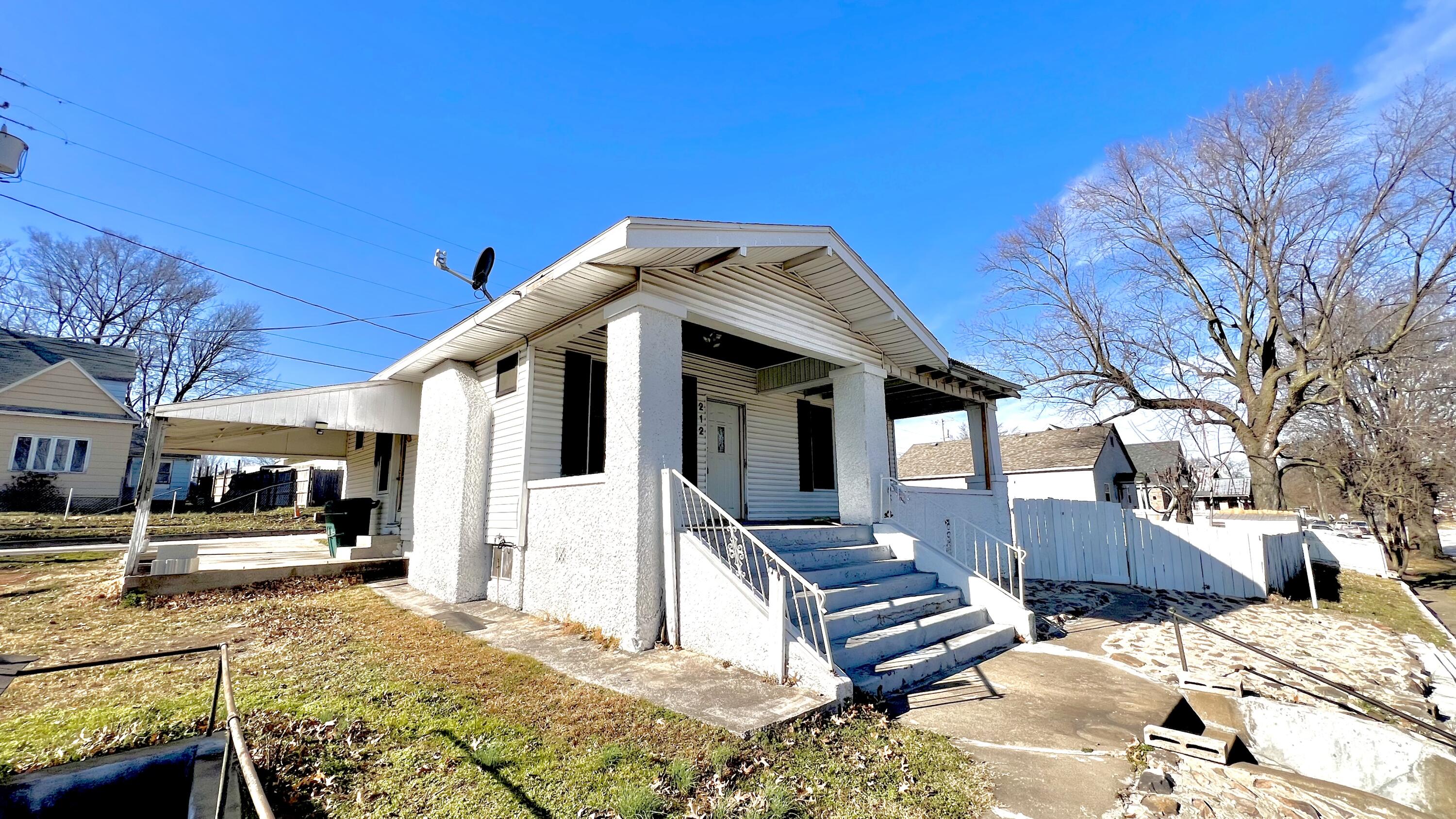 Photo 2 - Residential for sale – 212 N Central Avenue  Monett, MO
