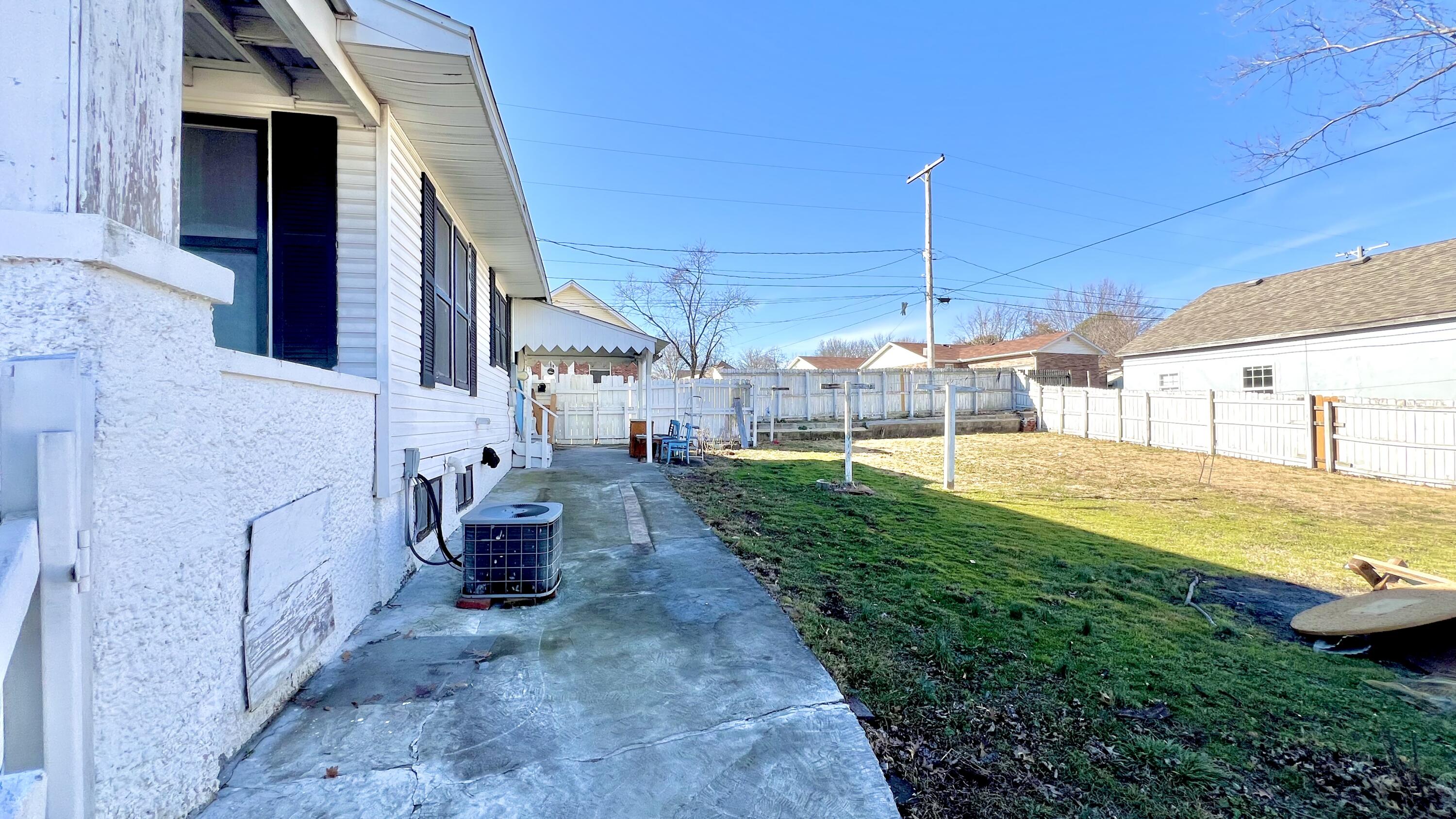 Photo 6 - Residential for sale – 212 N Central Avenue  Monett, MO