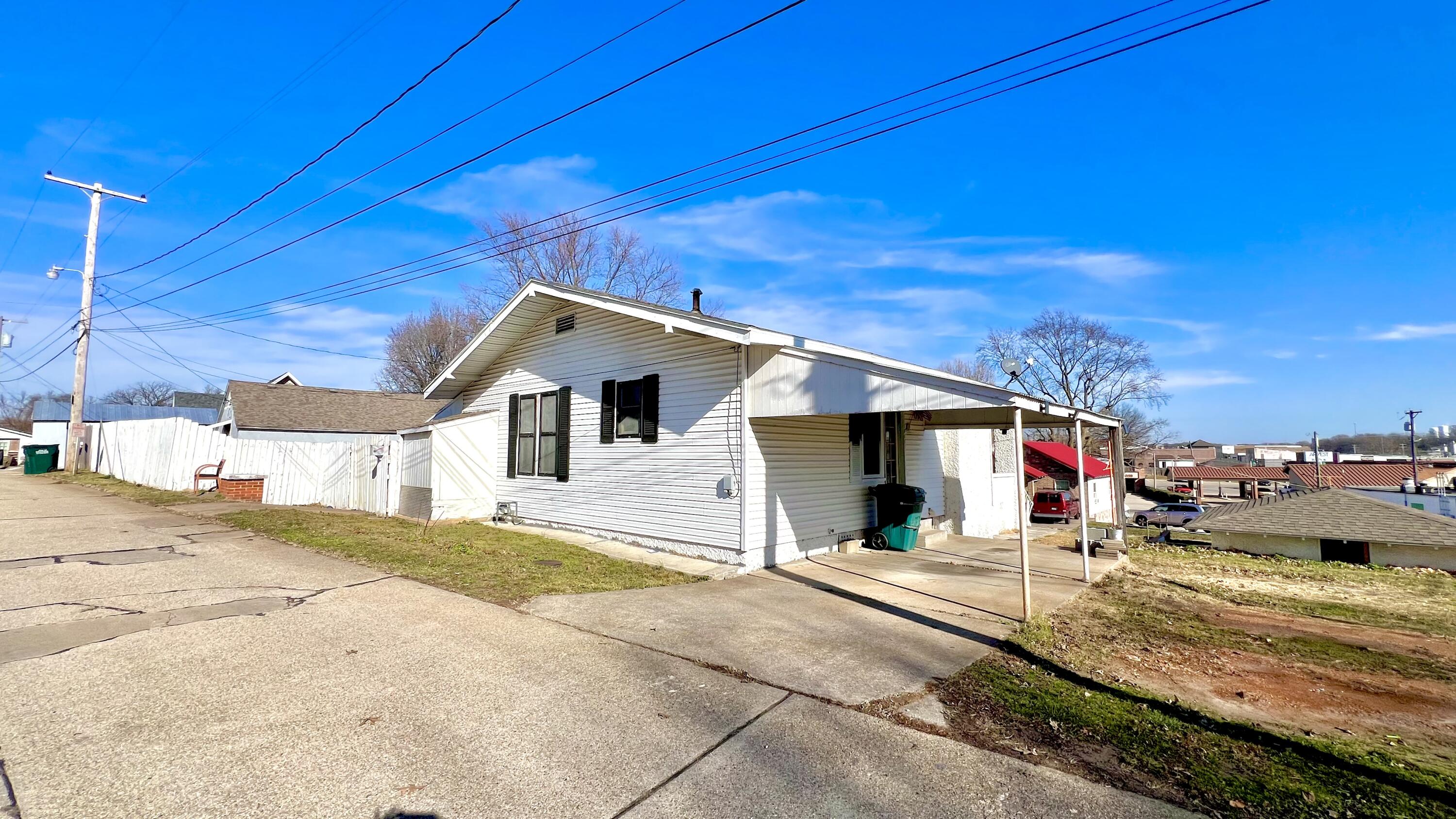Photo 3 - Residential for sale – 212 N Central Avenue  Monett, MO