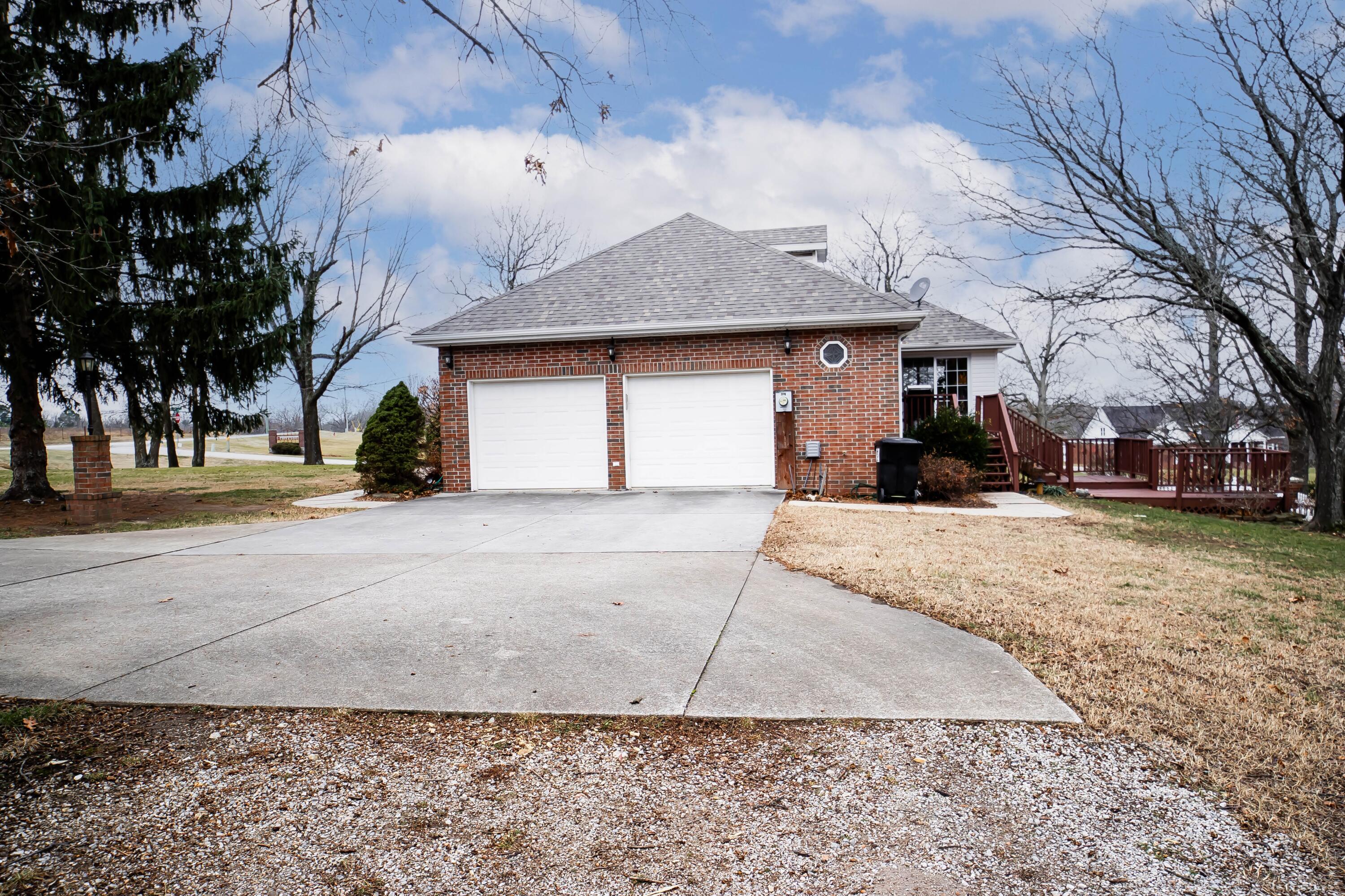 Photo 2 - Residential for sale – 841 E Hubble Drive  Marshfield, MO