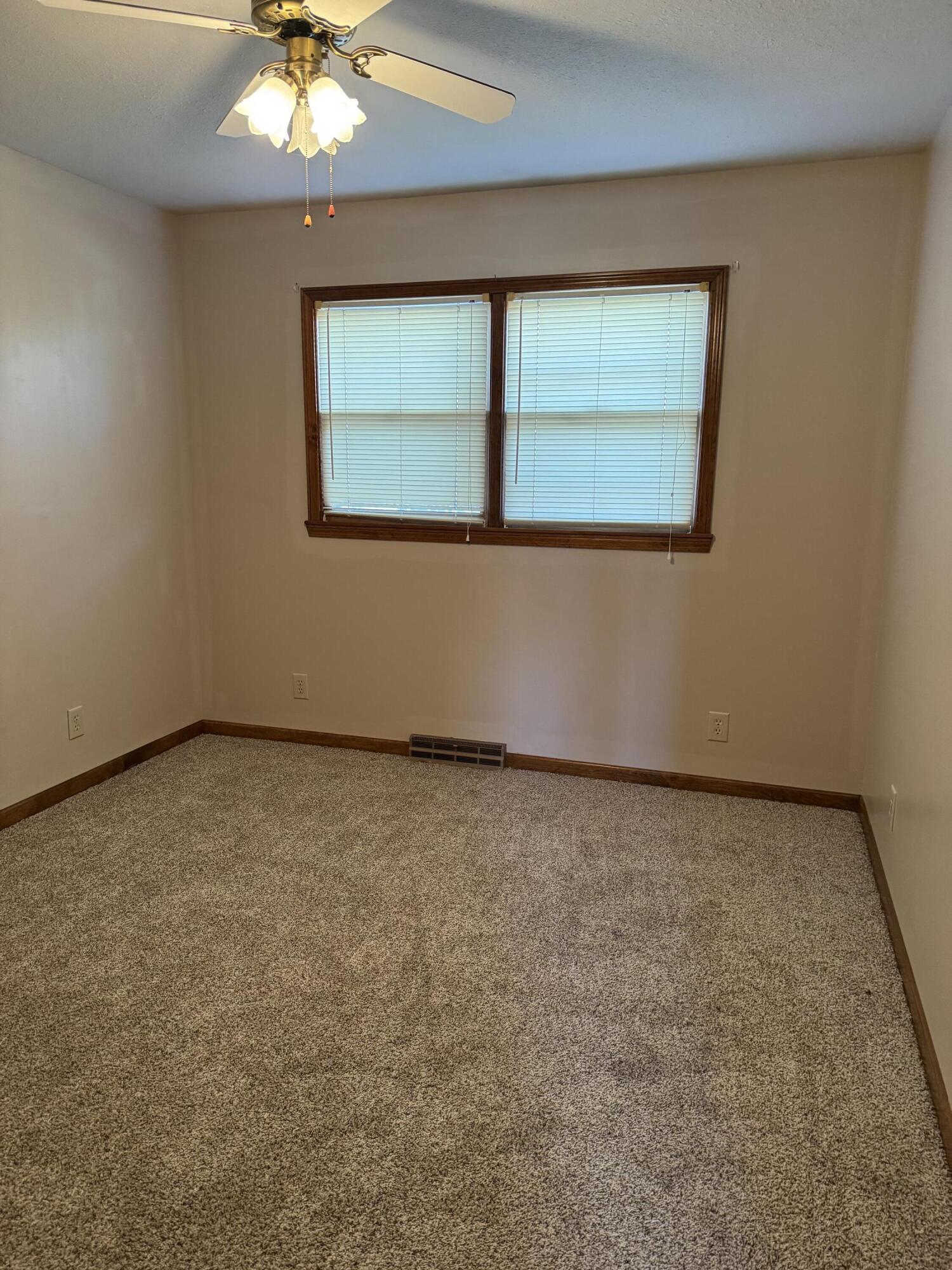 Photo 14 - Residential for sale – 1305 S Jefferson Avenue  Aurora, MO