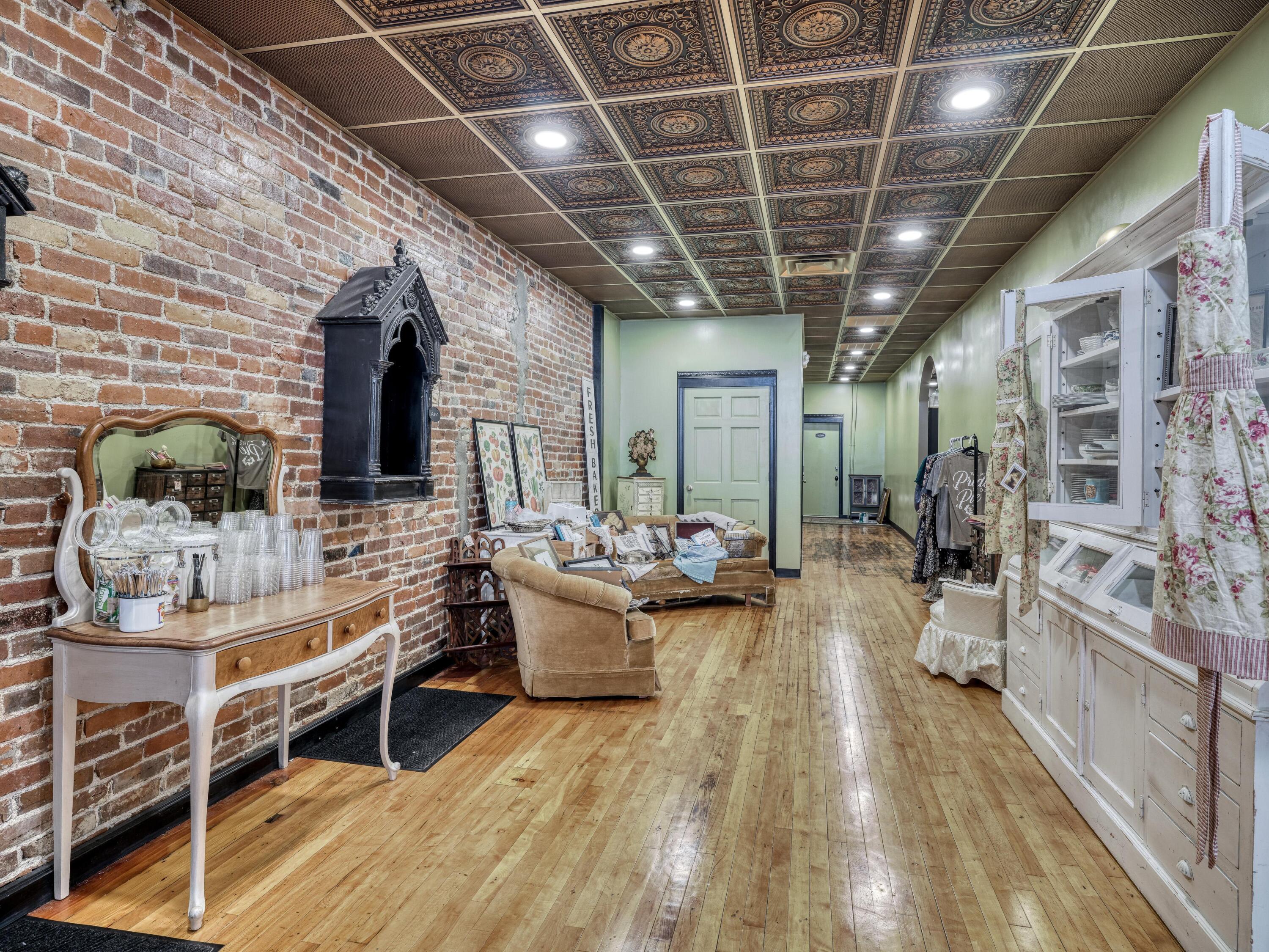 Photo 20 - Commercial Sale for sale – 331 S Main Street  Carthage, MO