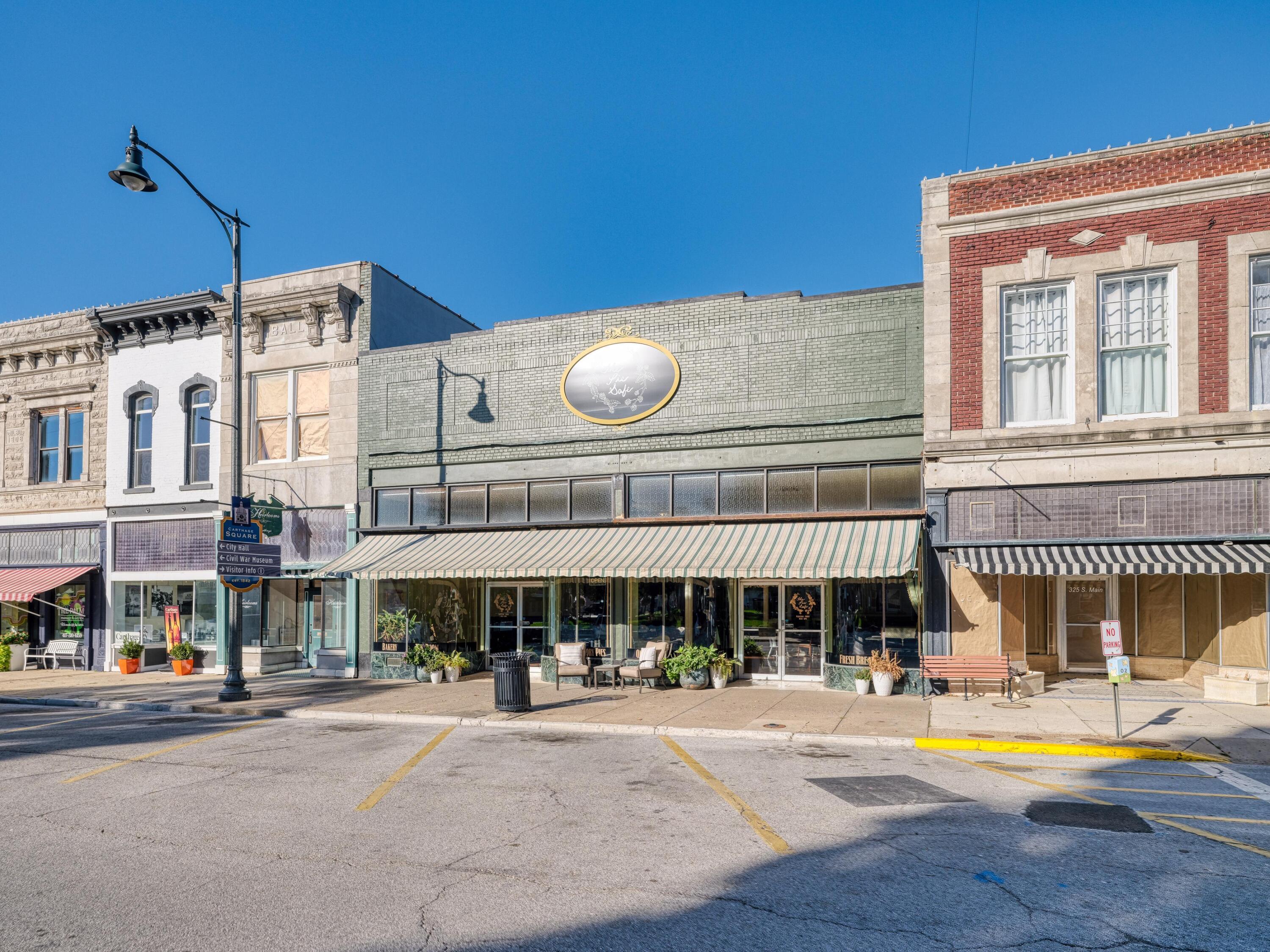 Photo 2 - Commercial Sale for sale – 331 S Main Street  Carthage, MO