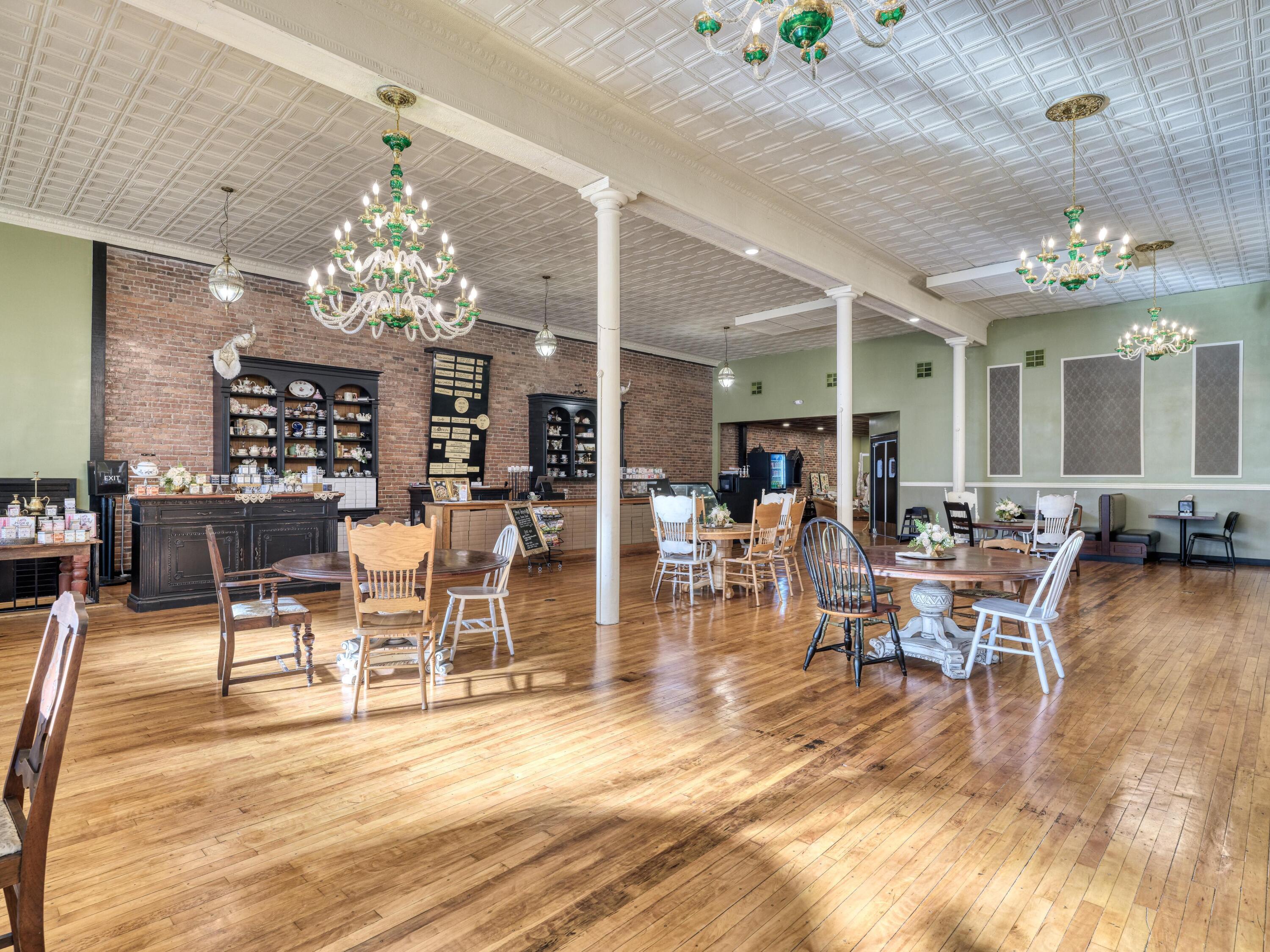 Photo 8 - Commercial Sale for sale – 331 S Main Street  Carthage, MO