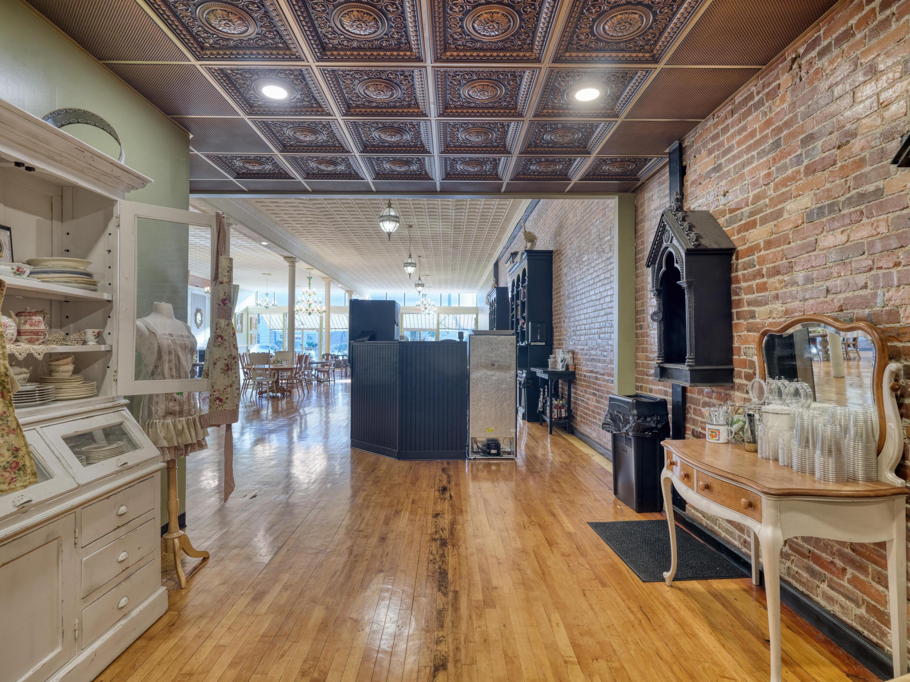Photo 19 - Commercial Sale for sale – 331 S Main Street  Carthage, MO