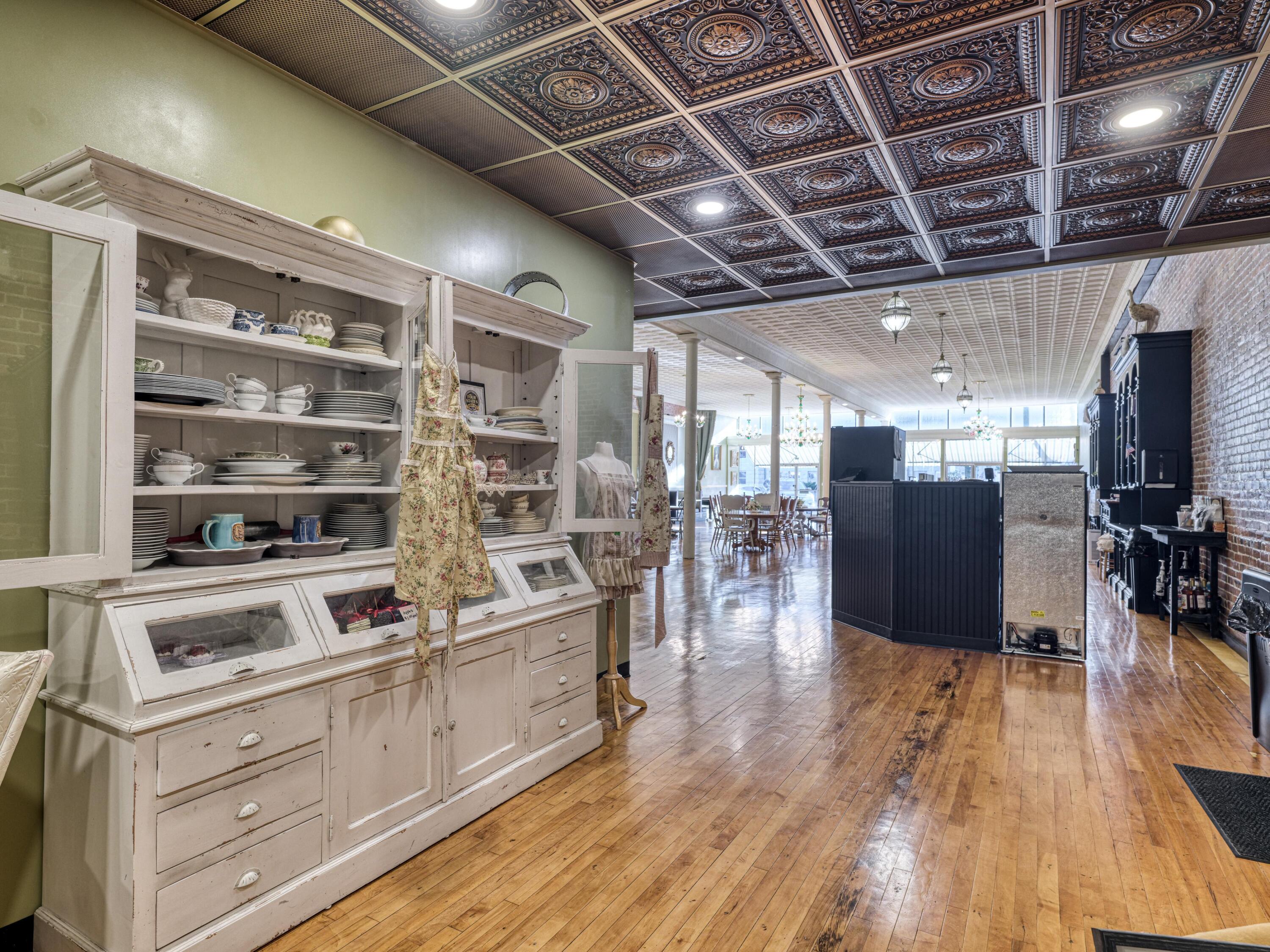 Photo 21 - Commercial Sale for sale – 331 S Main Street  Carthage, MO