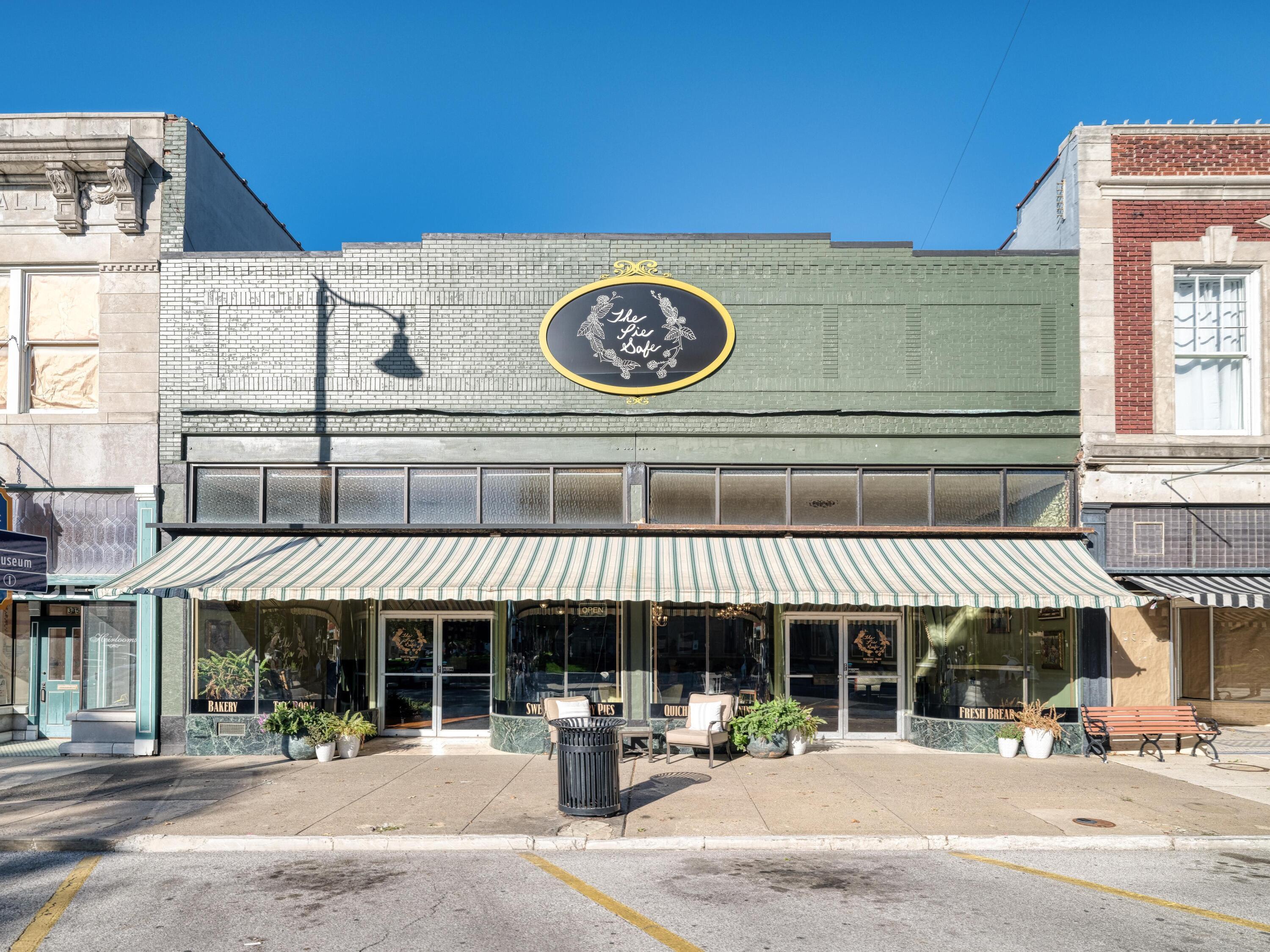 Photo 4 - Commercial Sale for sale – 331 S Main Street  Carthage, MO