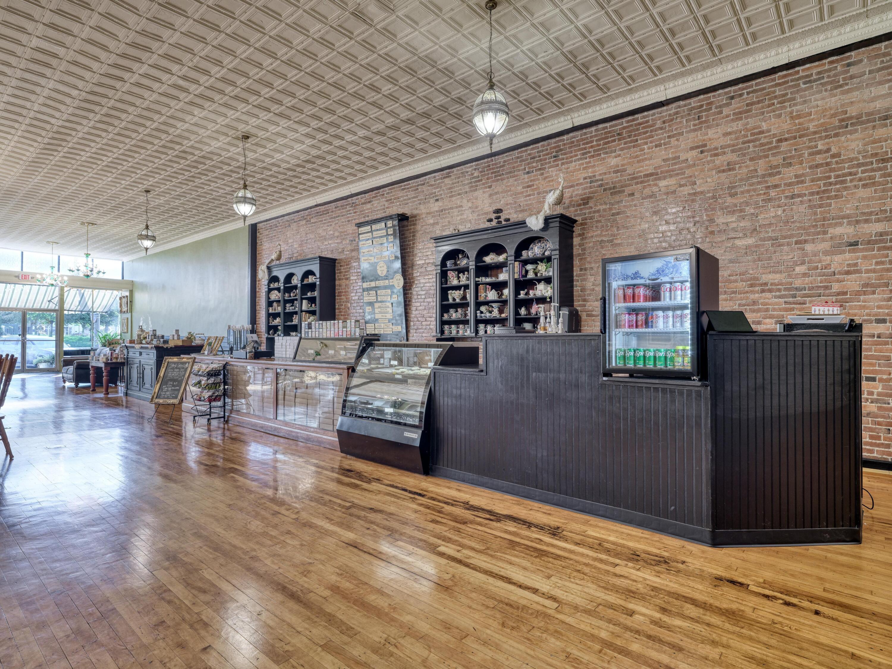 Photo 12 - Commercial Sale for sale – 331 S Main Street  Carthage, MO