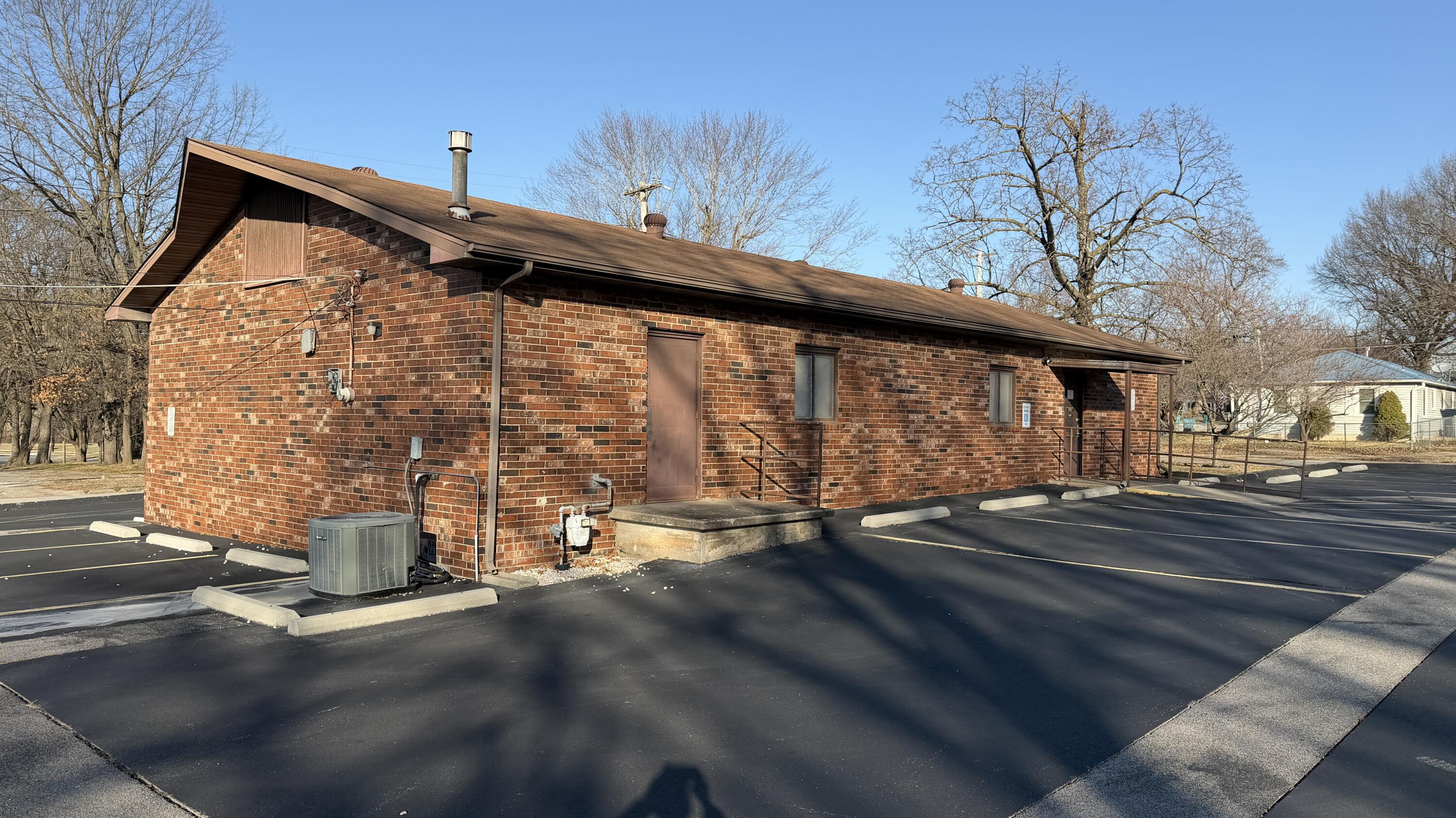 Photo 5 - Commercial Sale for sale – 534 W Catalpa Street  Springfield, MO
