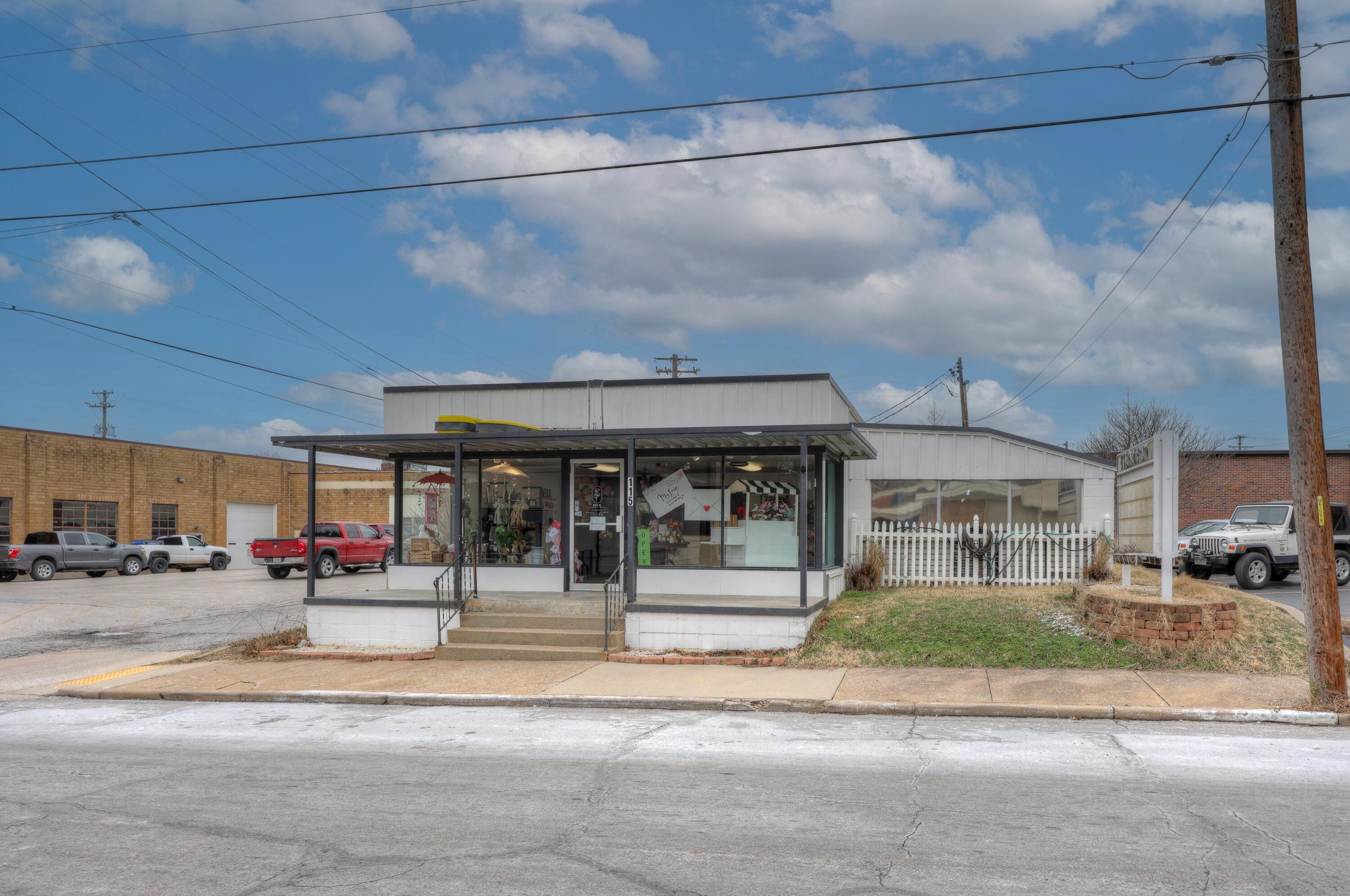 Commercial Sale for sale – 115 N College Street  Neosho, MO