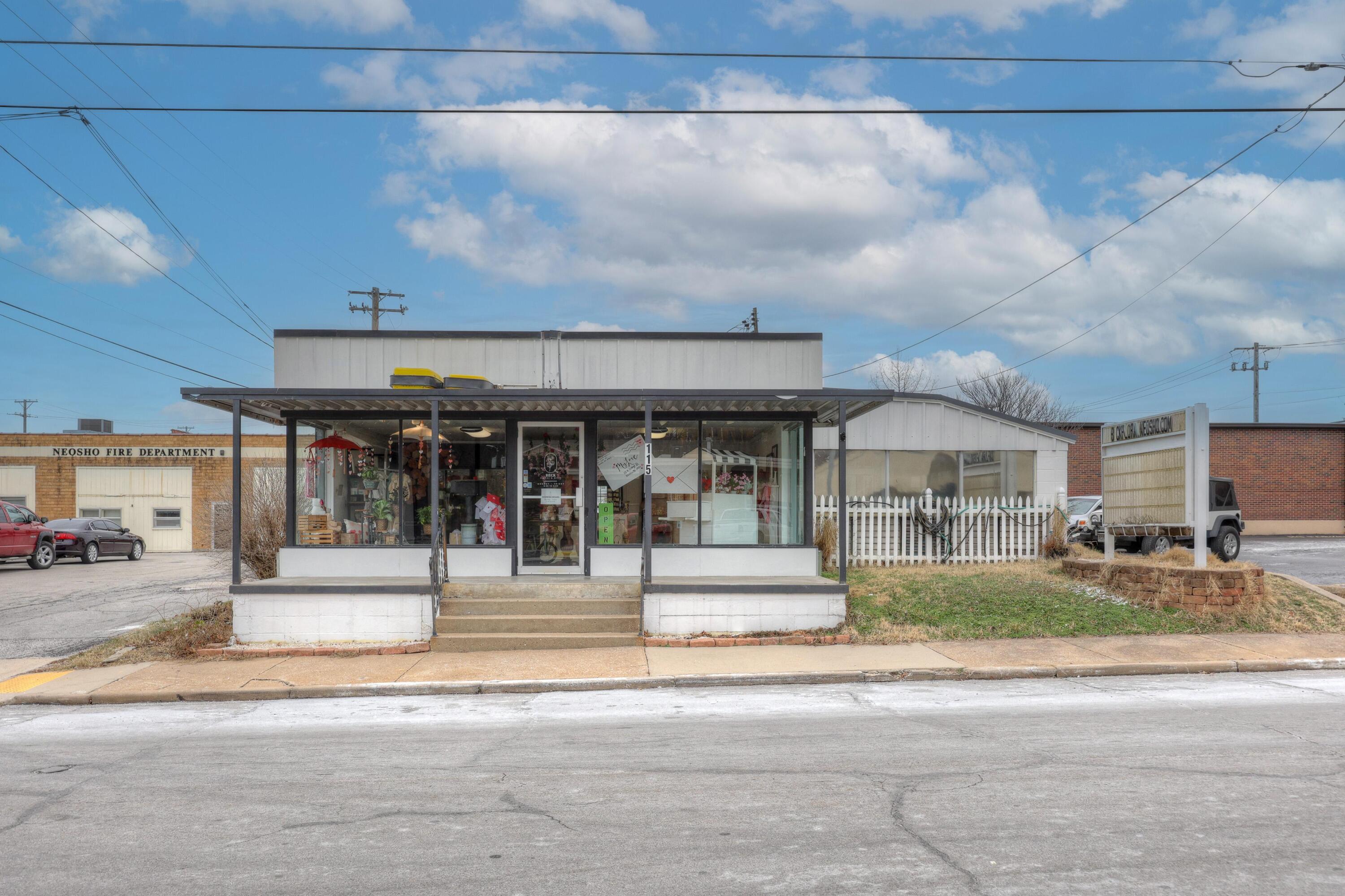 Photo 2 - Commercial Sale for sale – 115 N College Street  Neosho, MO