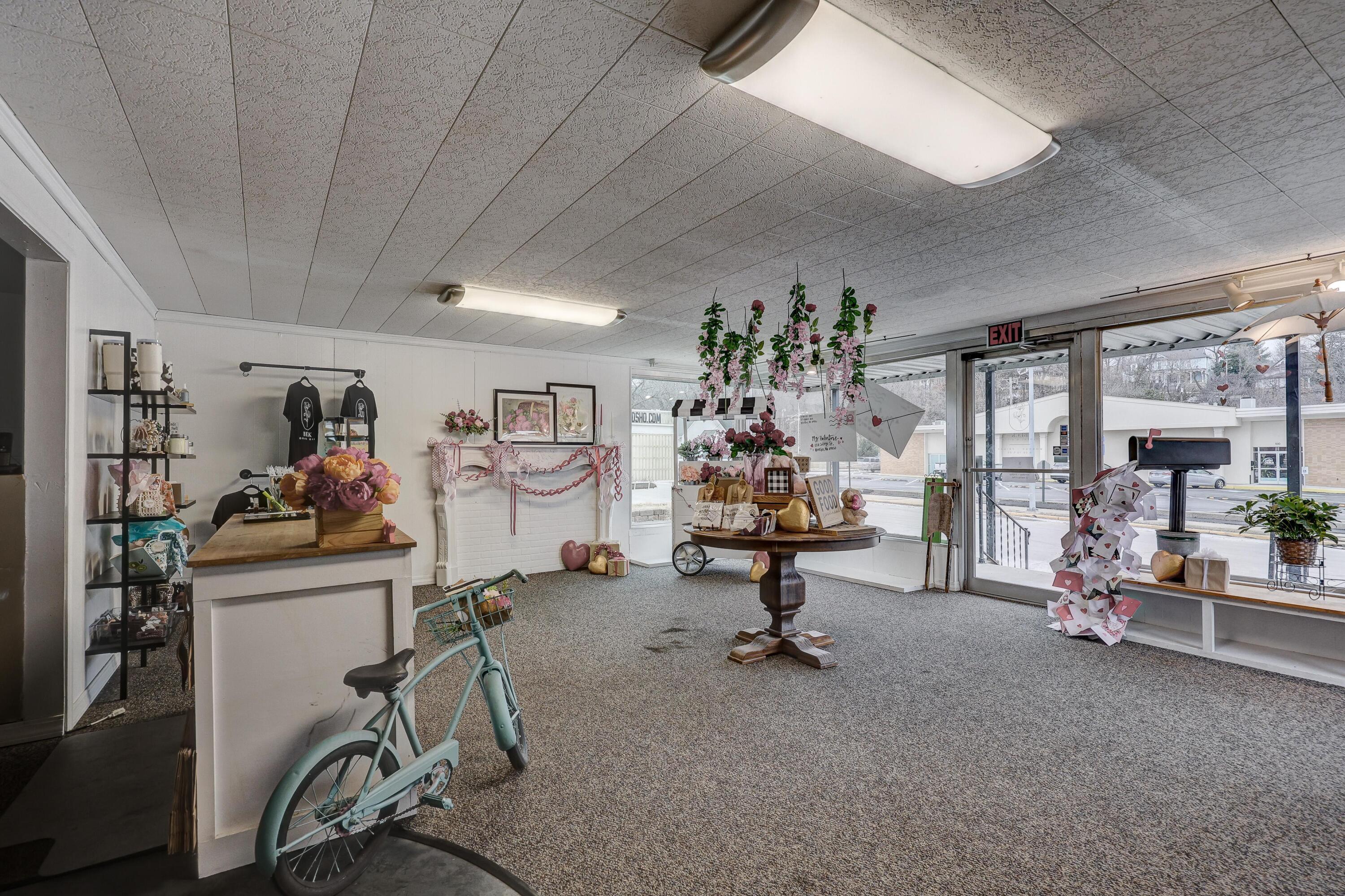 Photo 5 - Commercial Sale for sale – 115 N College Street  Neosho, MO
