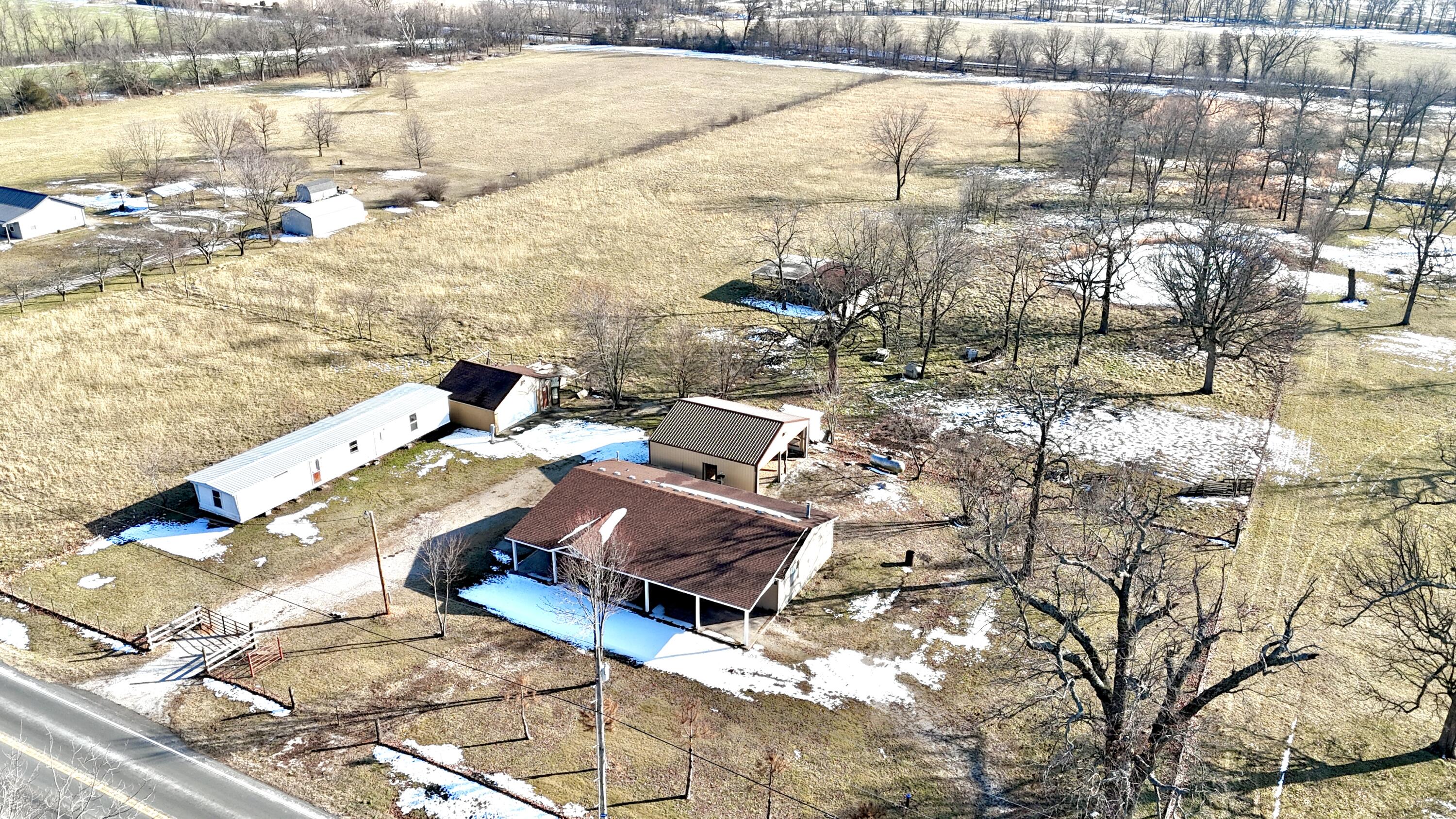 Photo 2 - Residential for sale – 10343  Farm Road 2000   Monett, MO