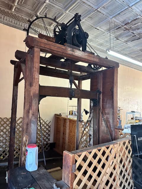 Photo 2 - Commercial Sale for sale – 27  Court Square   Alton, MO