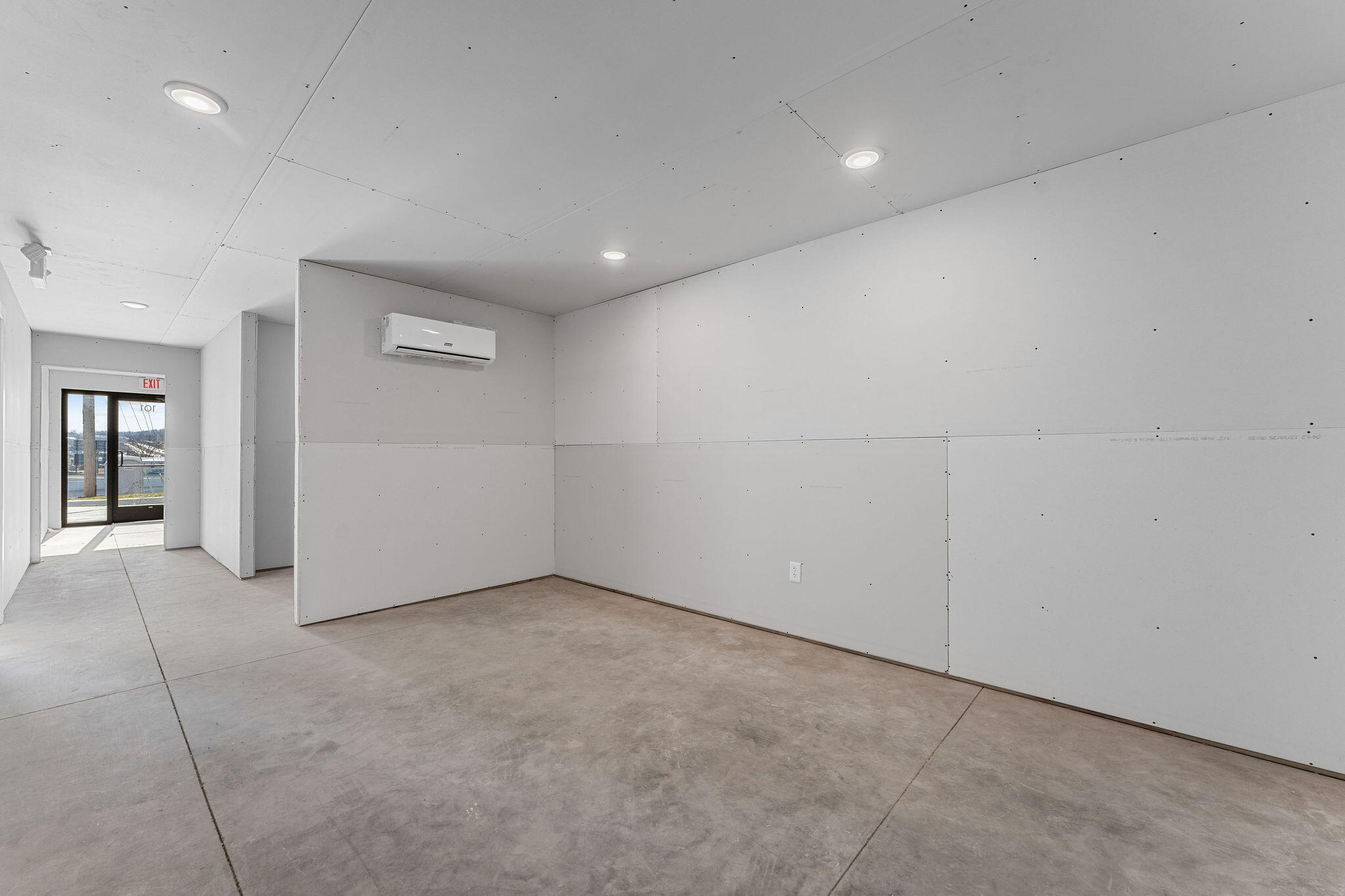 Photo 16 - Commercial Lease for sale – 201  Blue Sky Lane  Hollister, MO