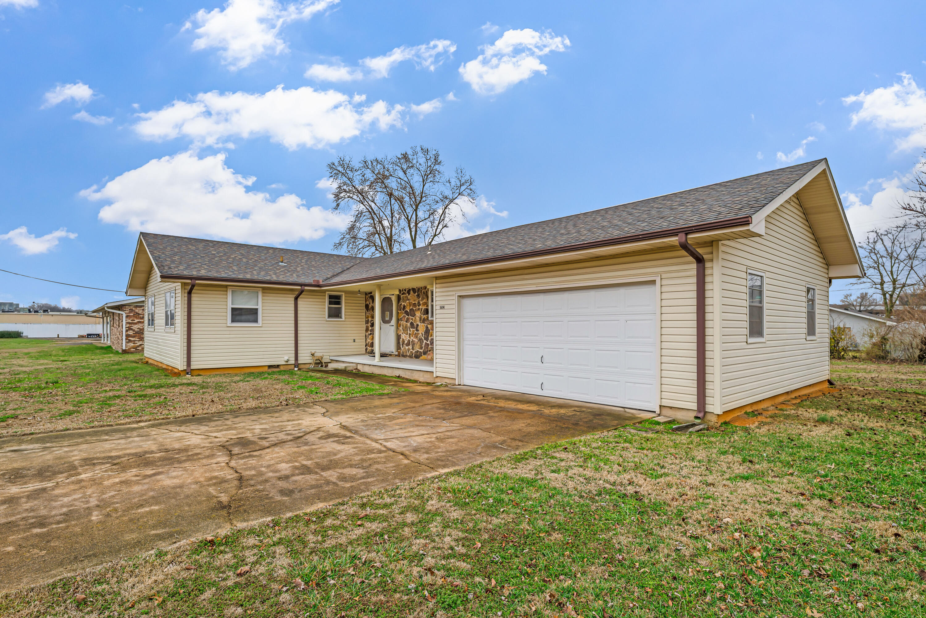 Photo 2 - Residential for sale – 1614  10th Street  West Plains, MO