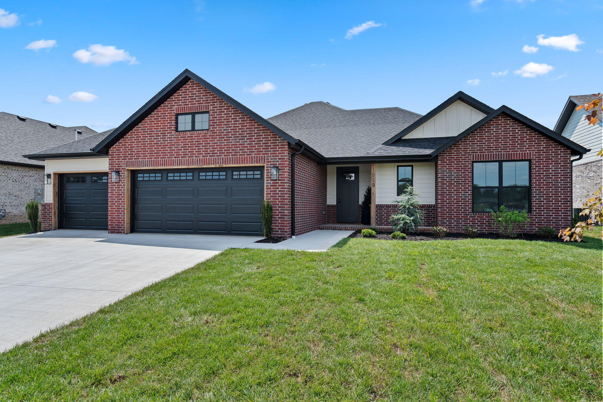 Photo 3 - Residential for sale – 1619 S Crepe Myrtle Lane  Springfield, MO