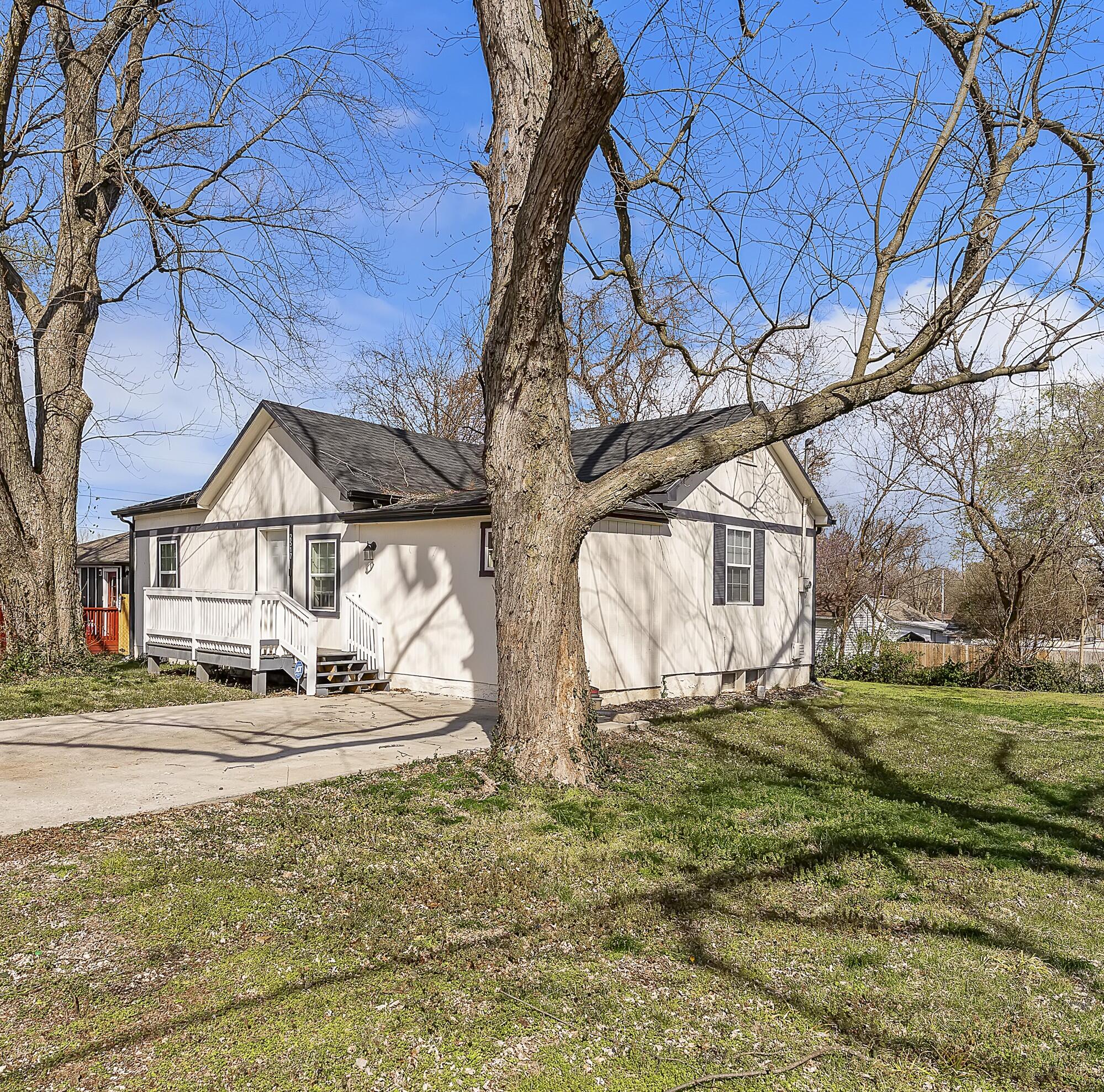Photo 2 - Residential for sale – 2517 W Phelps Street  Springfield, MO