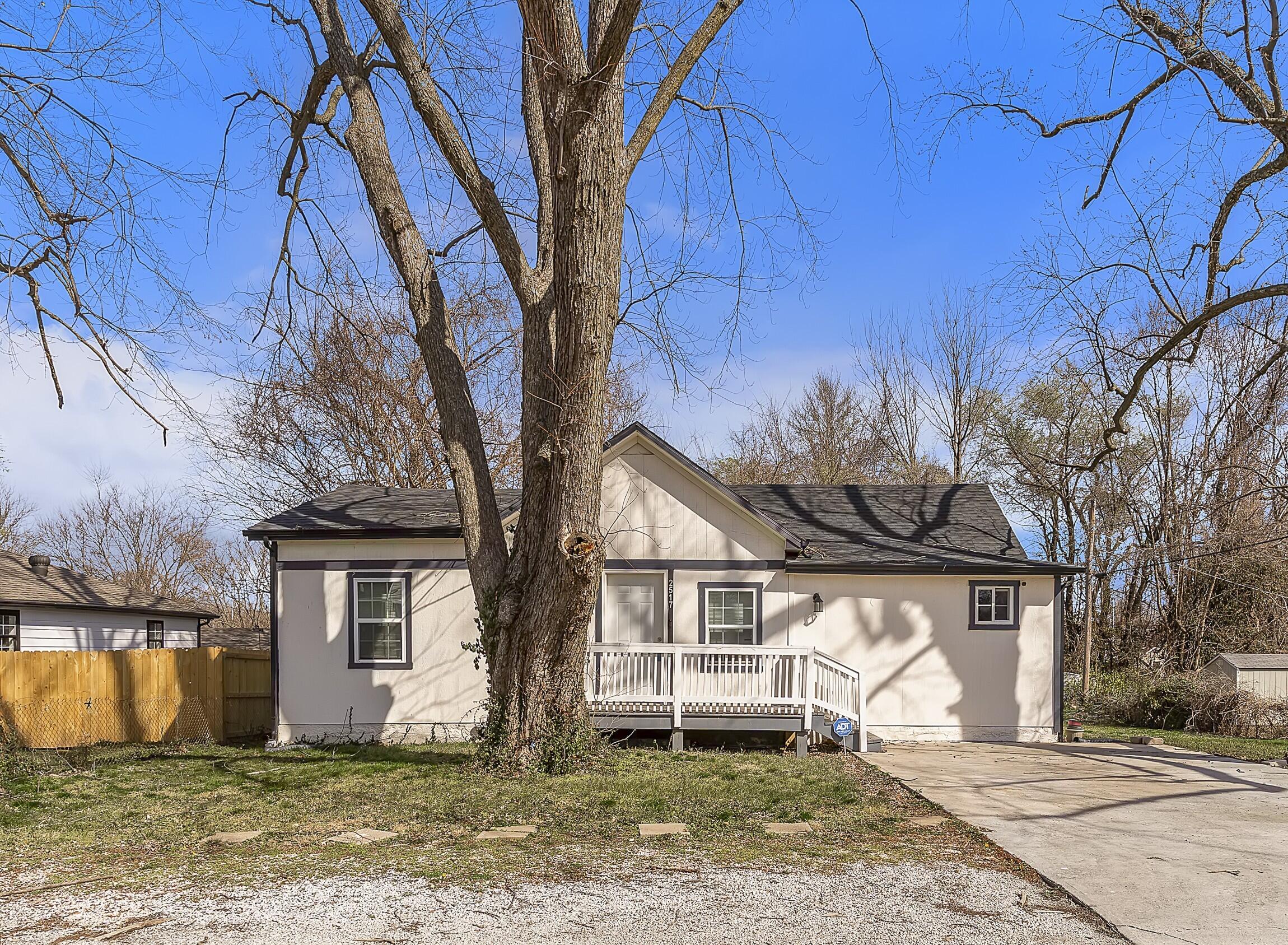 Photo 3 - Residential for sale – 2517 W Phelps Street  Springfield, MO