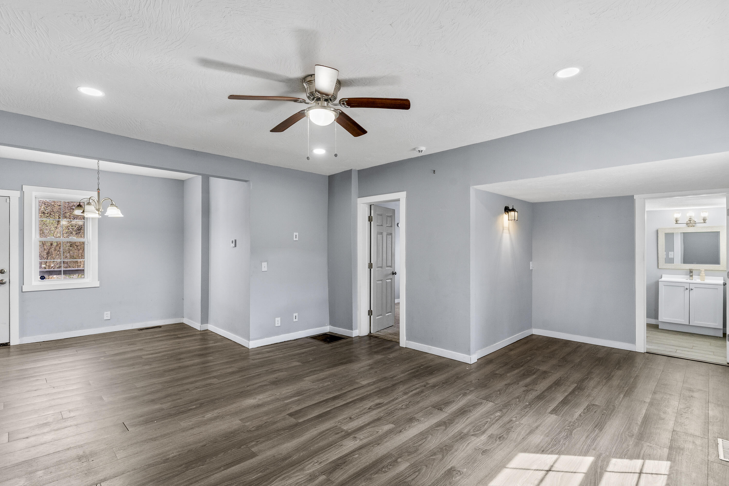 Photo 7 - Residential for sale – 2517 W Phelps Street  Springfield, MO