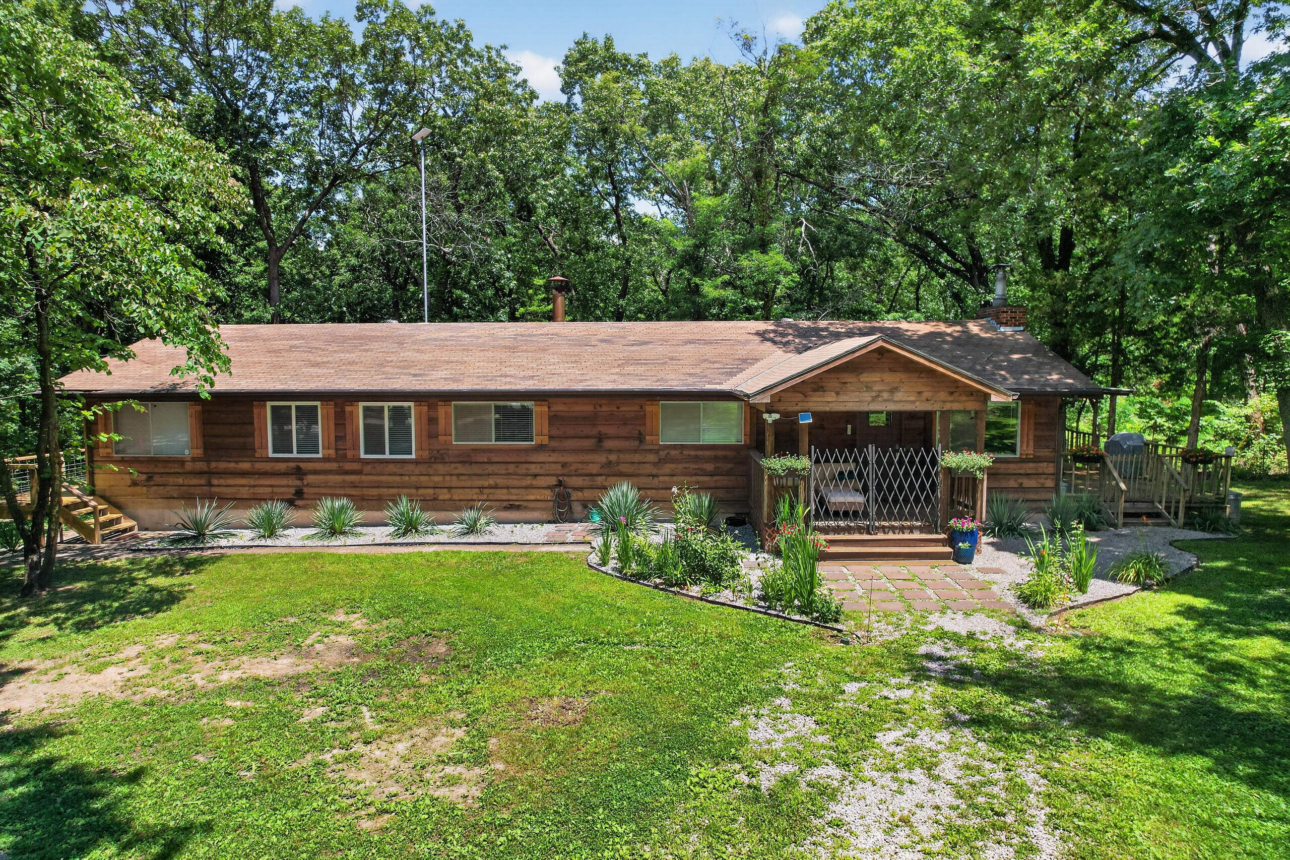 Photo 3 - Residential for sale – 411  Moon Valley Road  Lebanon, MO