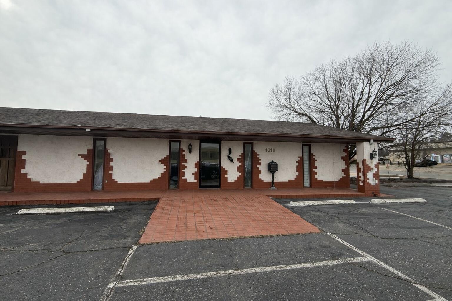 Photo 8 - Commercial Sale for sale – 1618  Gibson Avenue  West Plains, MO