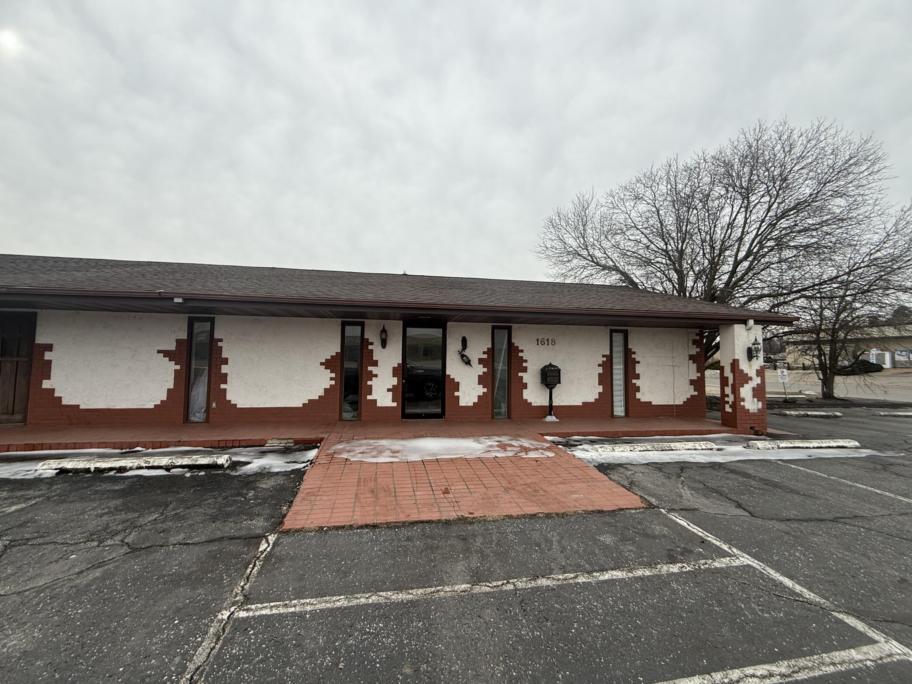 Photo 9 - Commercial Sale for sale – 1618  Gibson Avenue  West Plains, MO