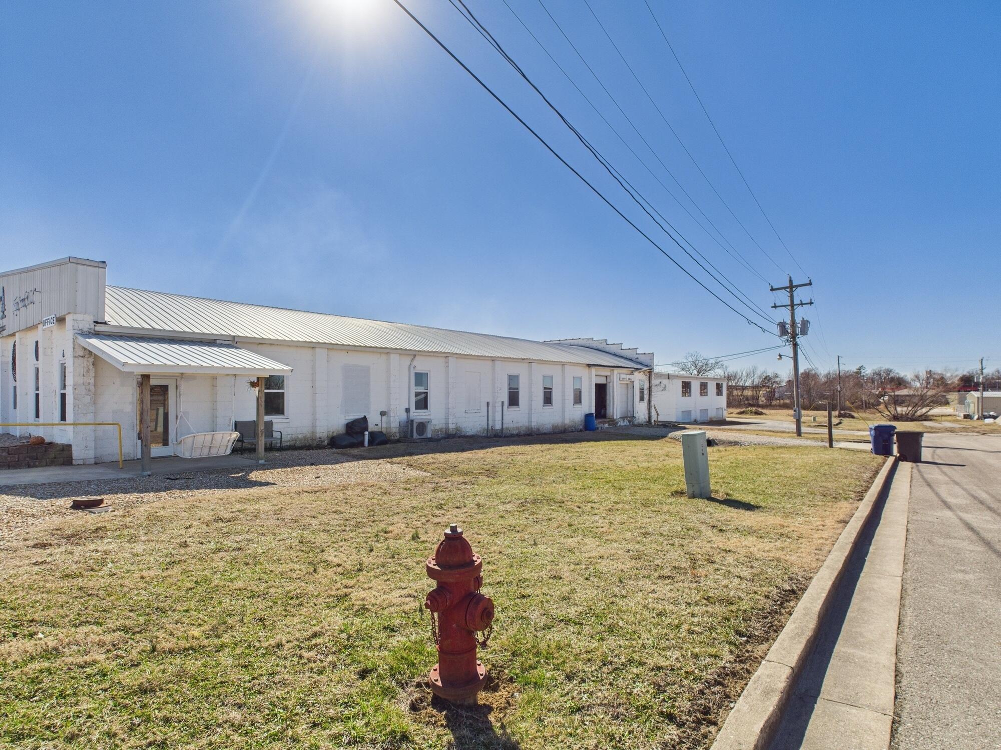 Photo 3 - Commercial Sale for sale – 115  Cedar Street  Licking, MO