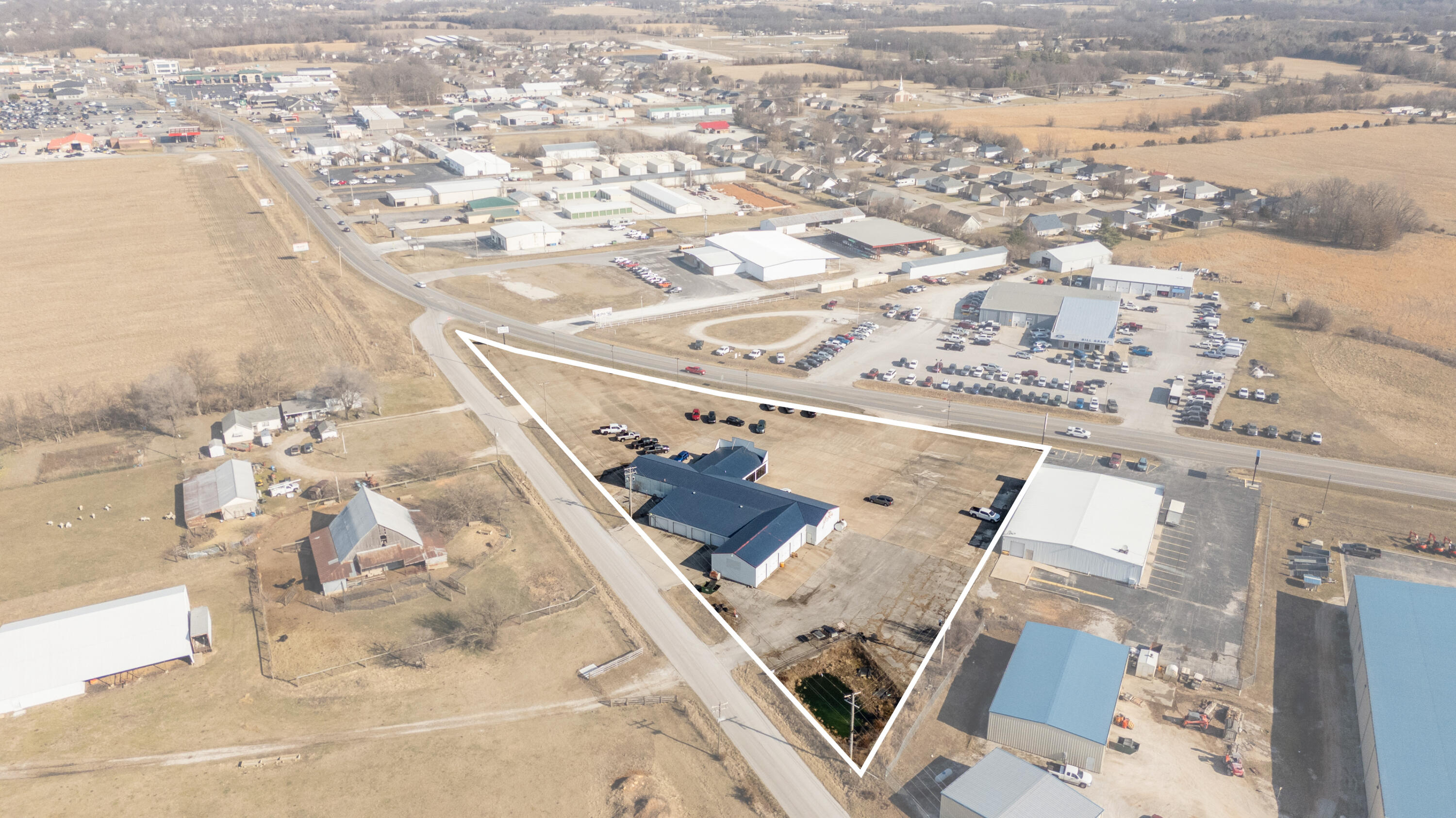 Photo 4 - Commercial Sale for sale – 3111 S Springfield Avenue  Bolivar, MO