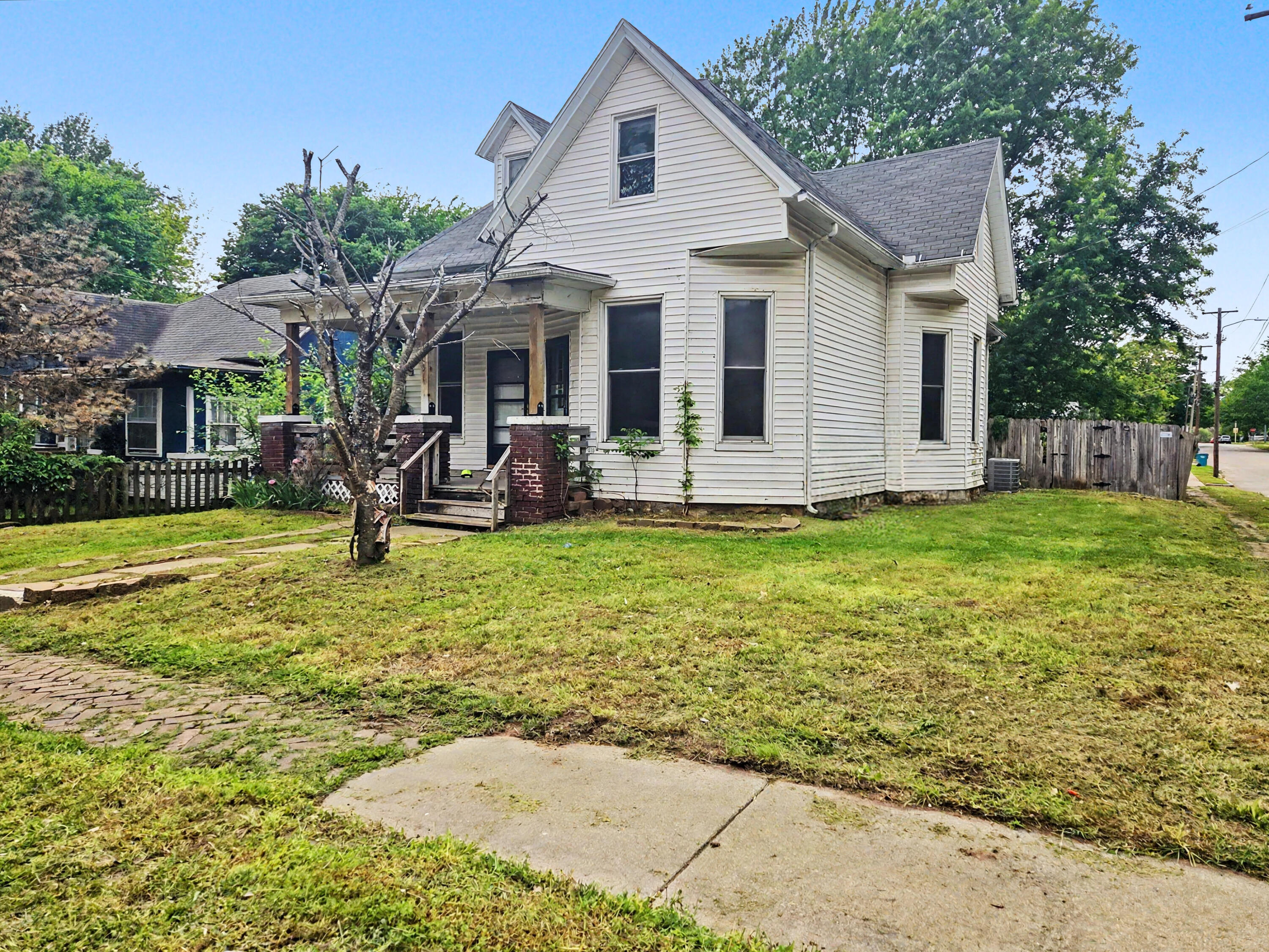 Photo 2 - Residential for sale – 503 S New Avenue  Springfield, MO