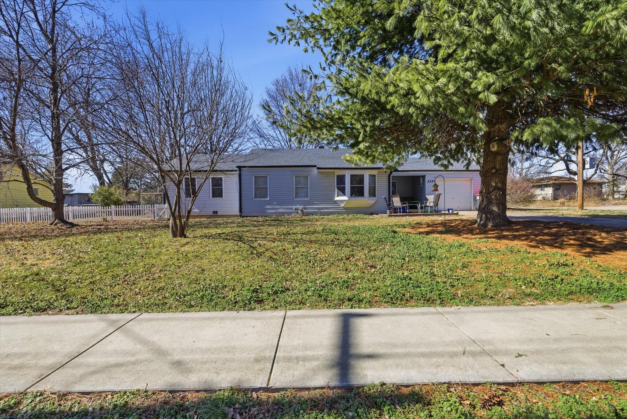 Photo 2 - Residential for sale – 2337 S Holland Avenue  Springfield, MO