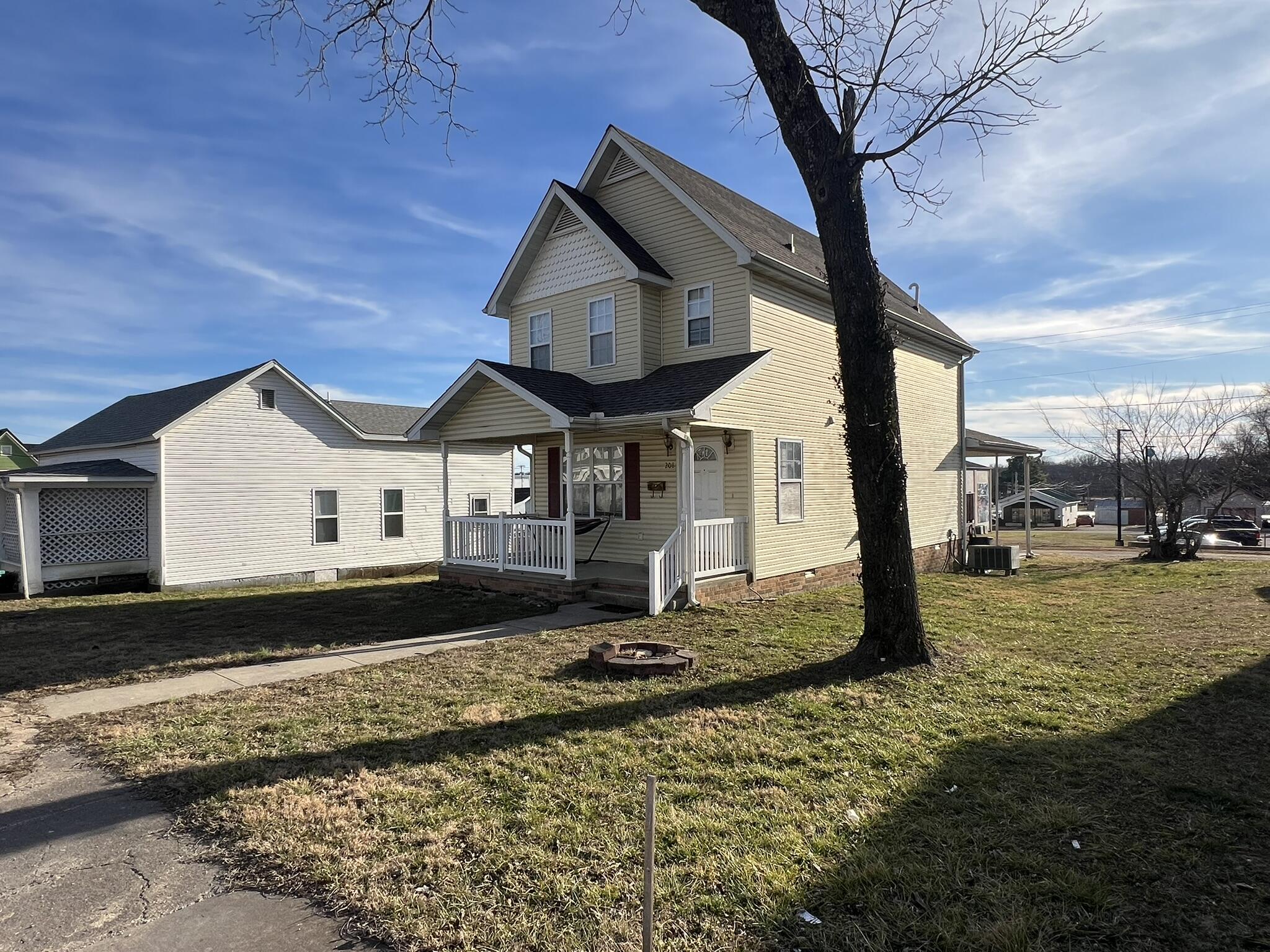 Photo 5 - Residential for sale – 208 W 3rd Street  Willow Springs, MO