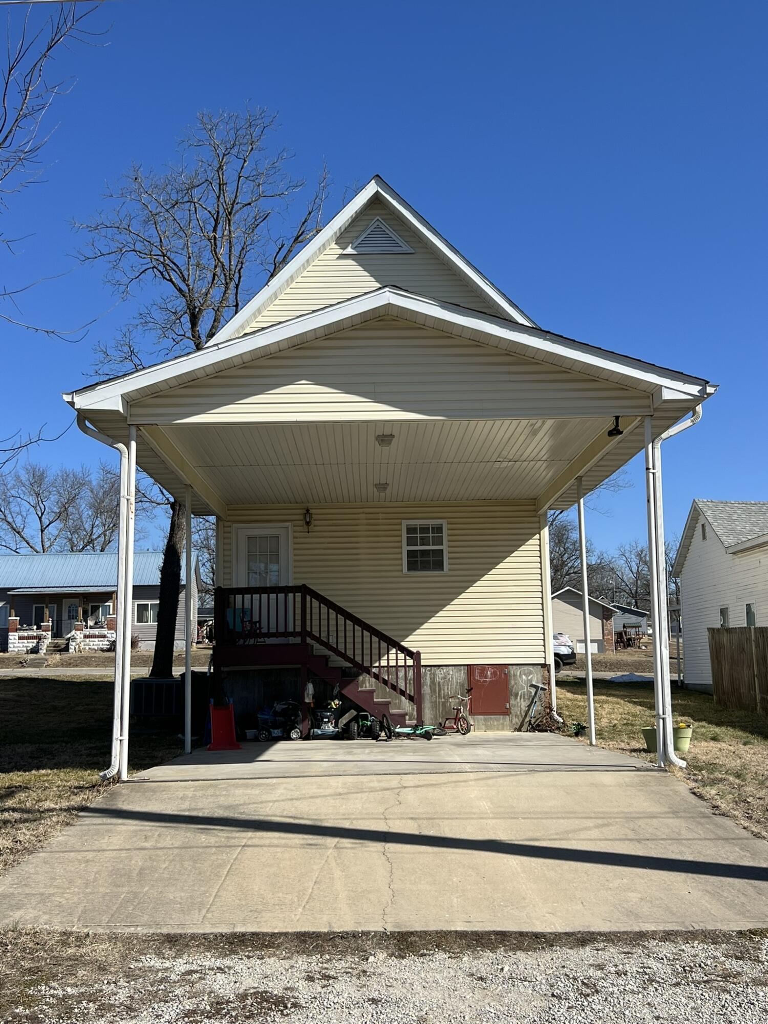 Photo 3 - Residential for sale – 208 W 3rd Street  Willow Springs, MO