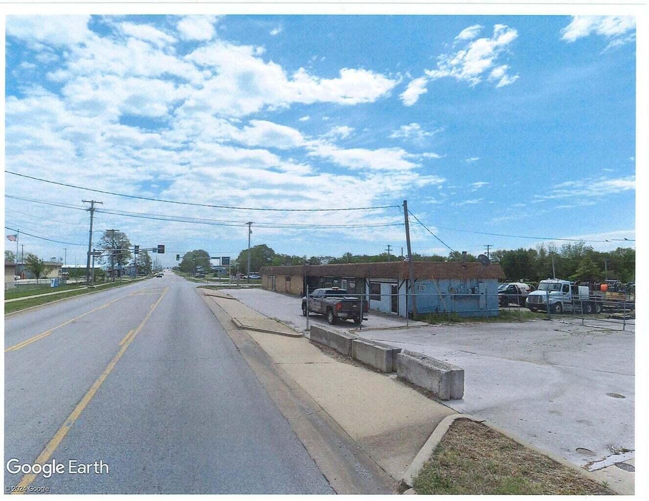 Photo 4 - Commercial Lease for sale – 2754 E Division Street  Springfield, MO