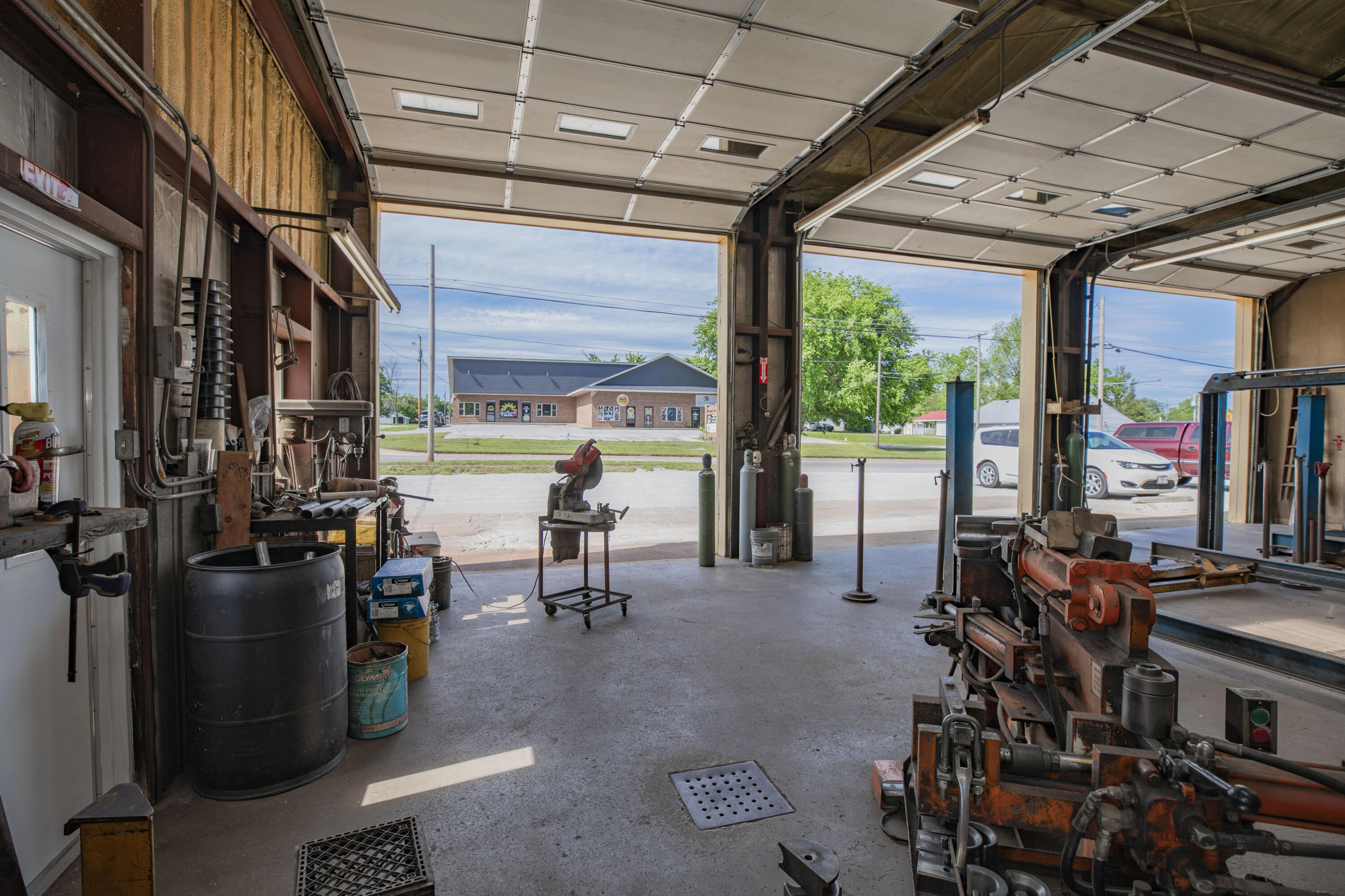 Photo 8 - Commercial Sale for sale – 1114 W Broadway Street  Bolivar, MO