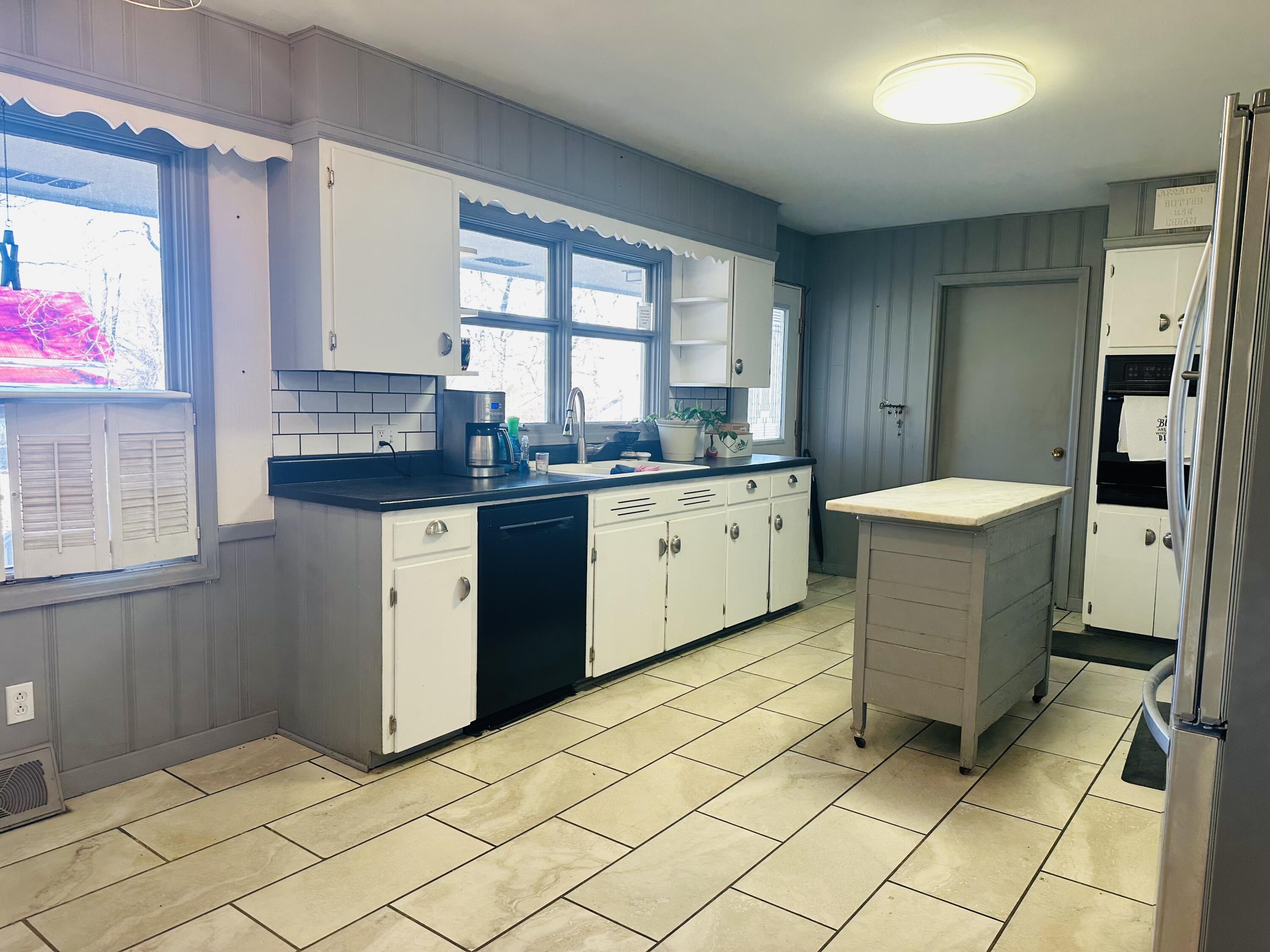 Photo 8 - Residential for sale – 904  Race Street  Thayer, MO