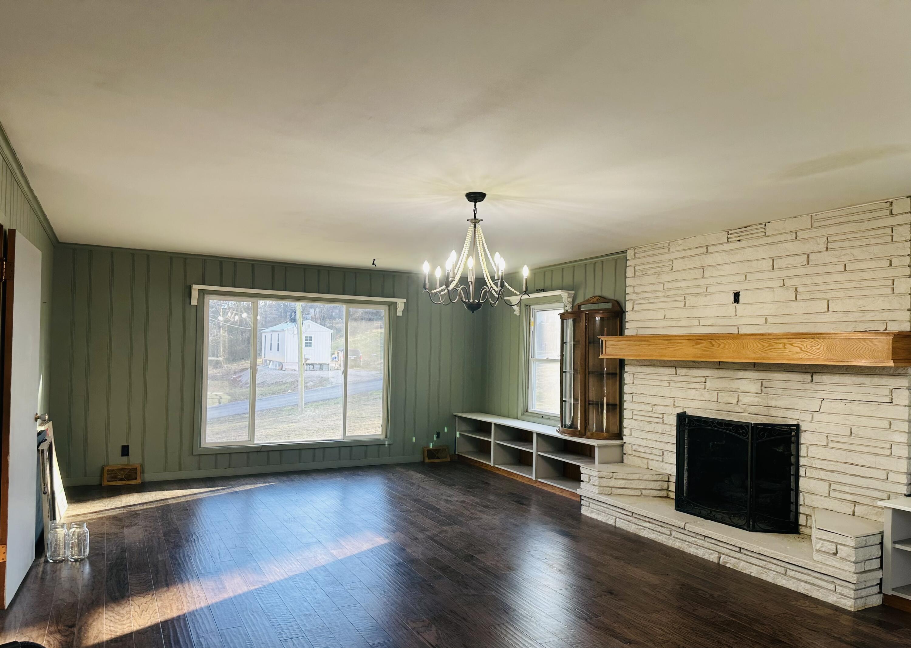 Photo 4 - Residential for sale – 904  Race Street  Thayer, MO