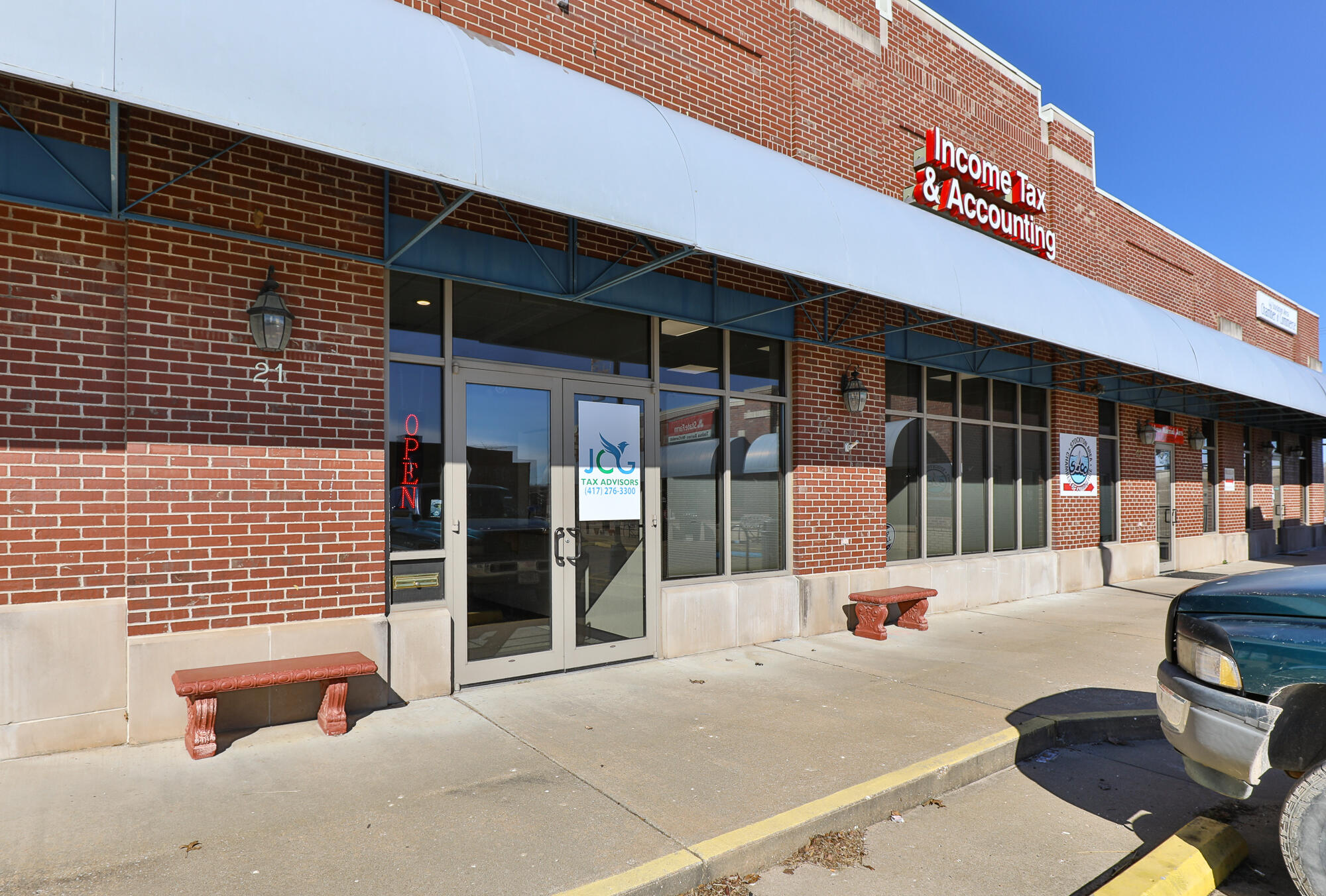 Photo 3 - Commercial Sale for sale – 21  Public Square  Stockton, MO