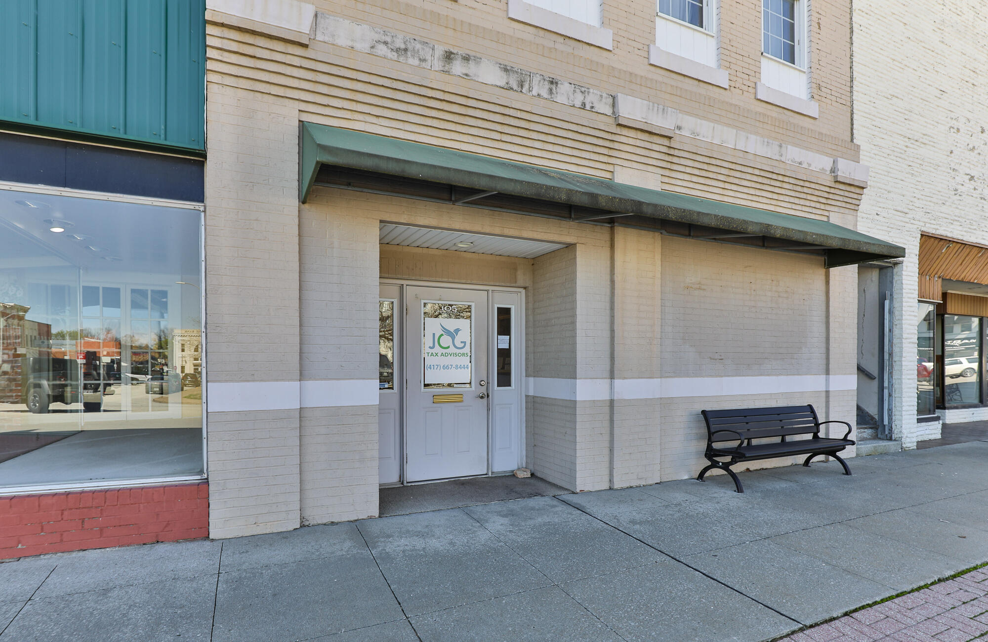 Photo 2 - Commercial Sale for sale – 105 W Cherry Street  Nevada, MO