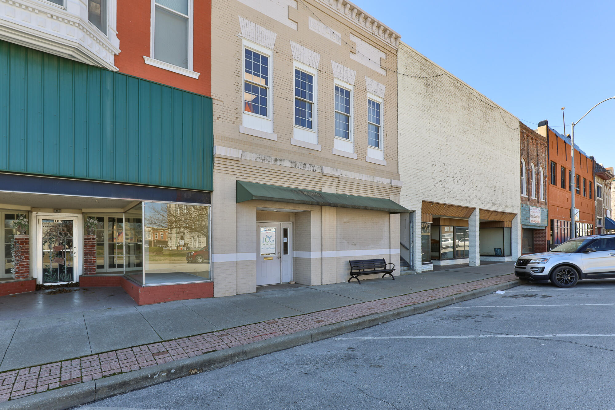 Photo 3 - Commercial Sale for sale – 105 W Cherry Street  Nevada, MO