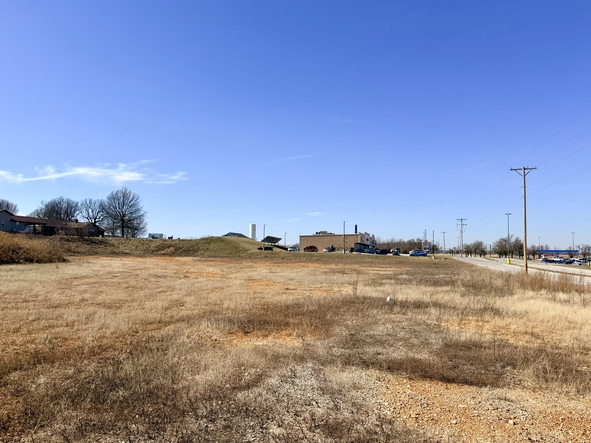 Photo 4 - Commercial Sale for sale – 000 E Dyer   Aurora, MO