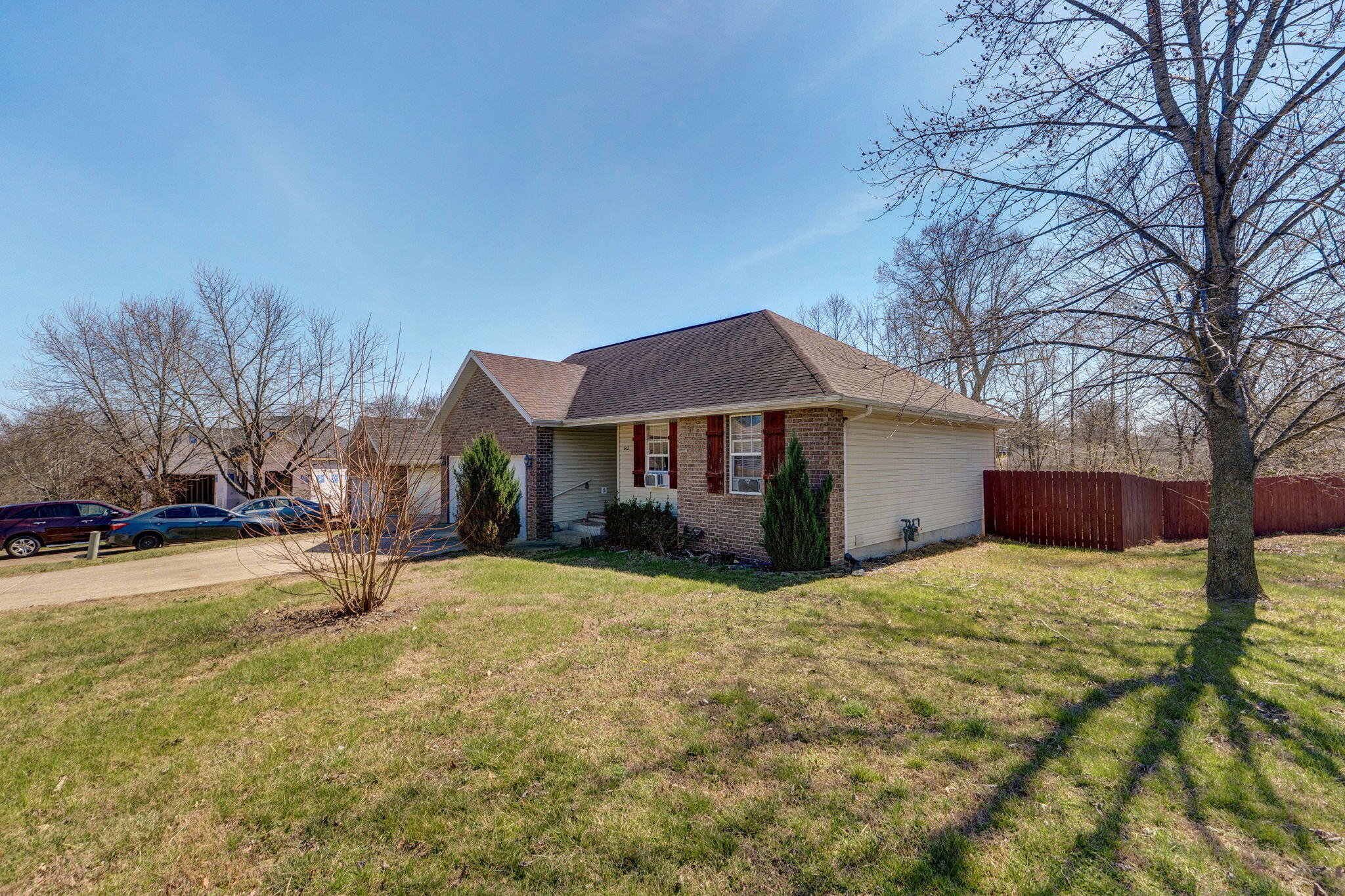 Photo 2 - Residential for sale – 602  Oak Leaf Court  Nixa, MO