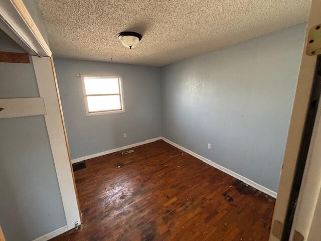 Photo 9 - Residential for sale – 208 E 4th Street  Willow Springs, MO