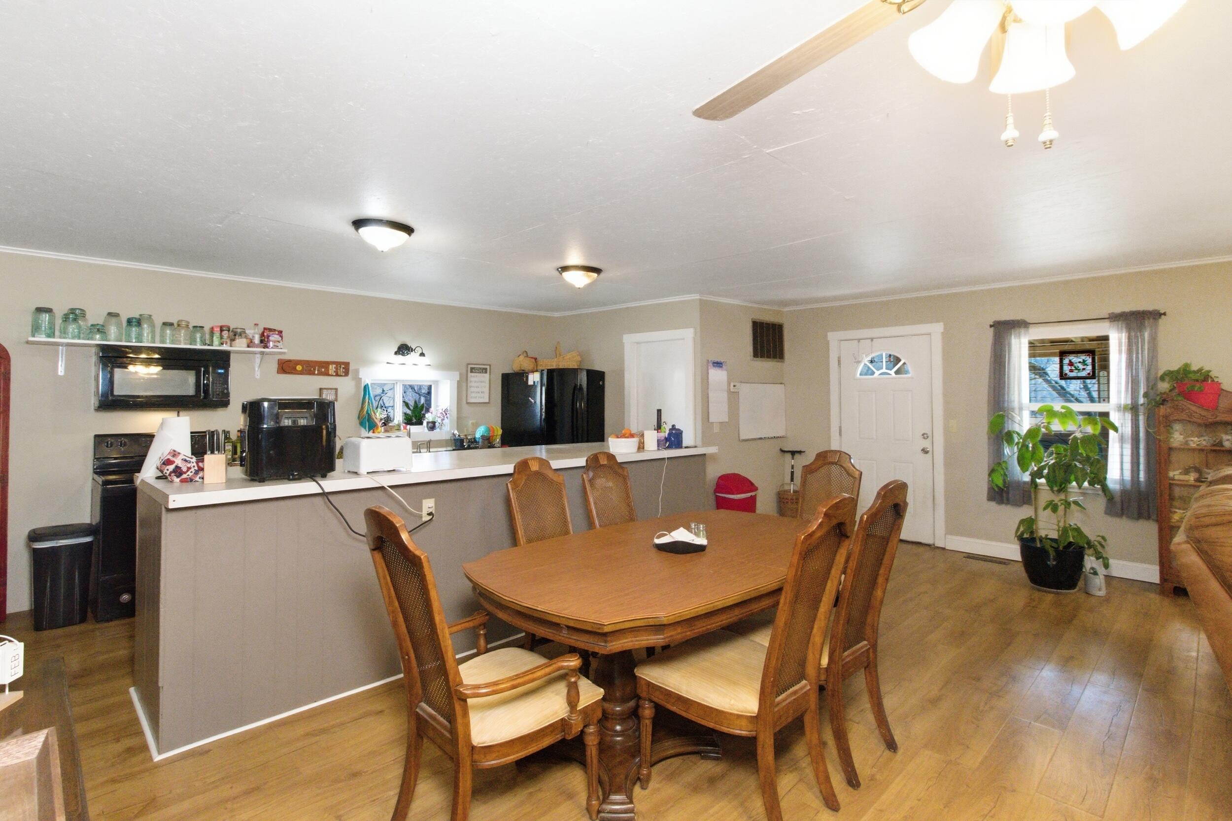 Photo 6 - Residential for sale – 190 W Main Street  Gainesville, MO